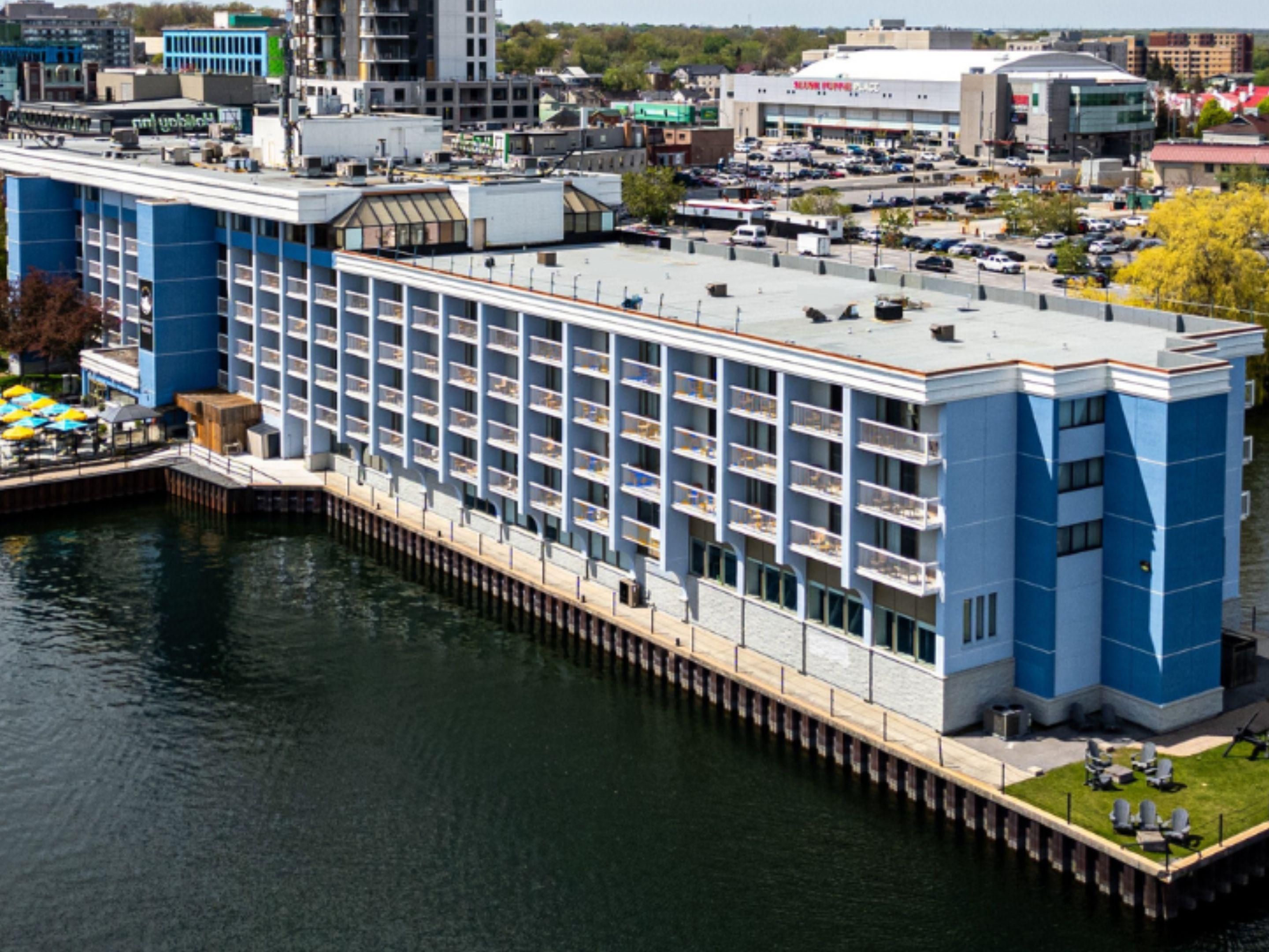 Holiday Inn Kingston Waterfront Exterior