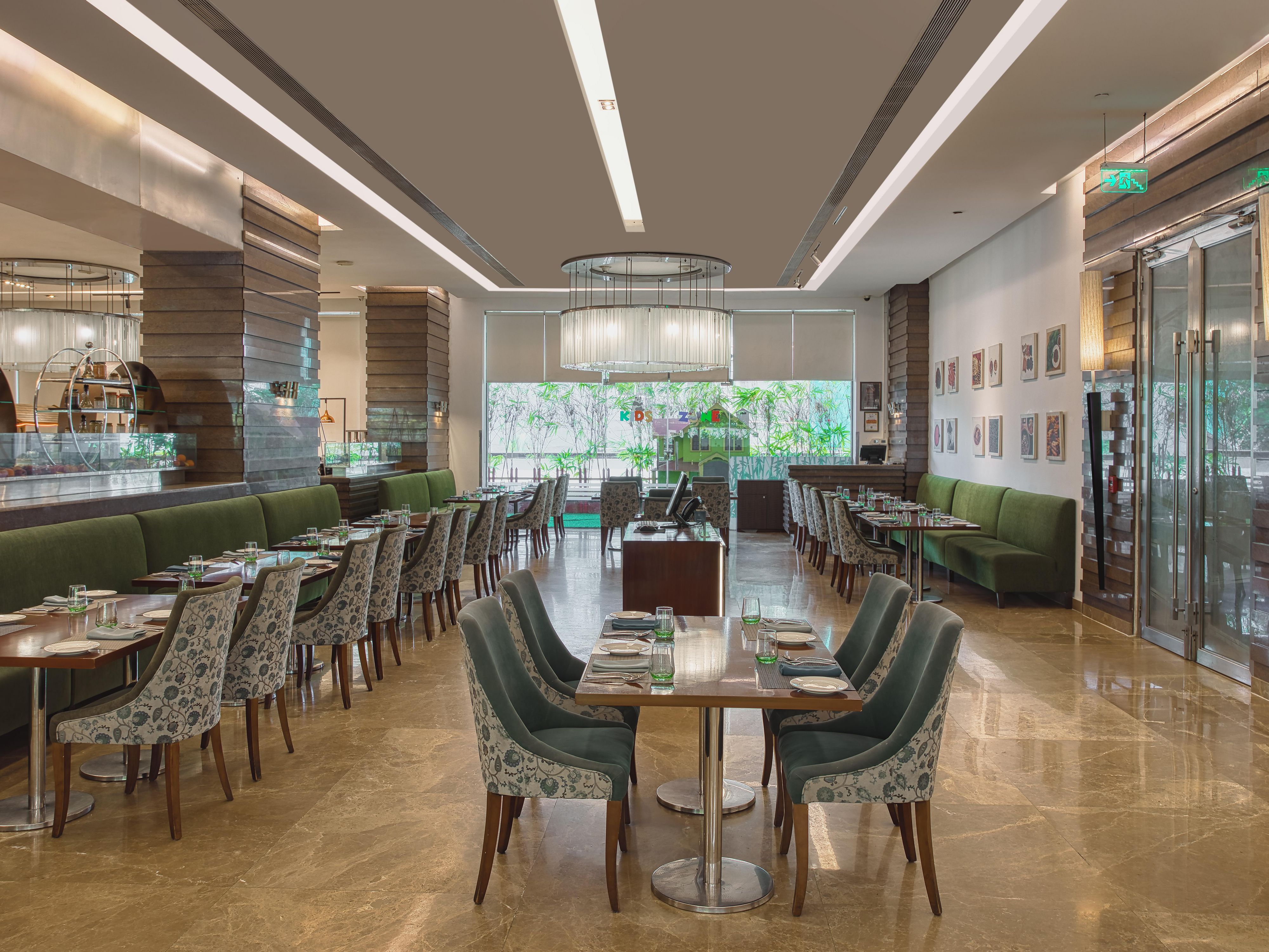 Gabung dengan kami untuk makan siang hari Minggu yang memanjakan di Masala Restaurant. Nikmati prasmanan lengkap yang menampilkan cita rasa global dan lokal, ditambah stasiun langsung dengan panggangan mendesis, pasta yang baru dibuat, dan banyak lagi. Sempurna untuk pertemuan keluarga atau suguhan santai - buat hari Minggu Anda tak terlupakan. Waktu: 12 siang hingga 3.30 sore.