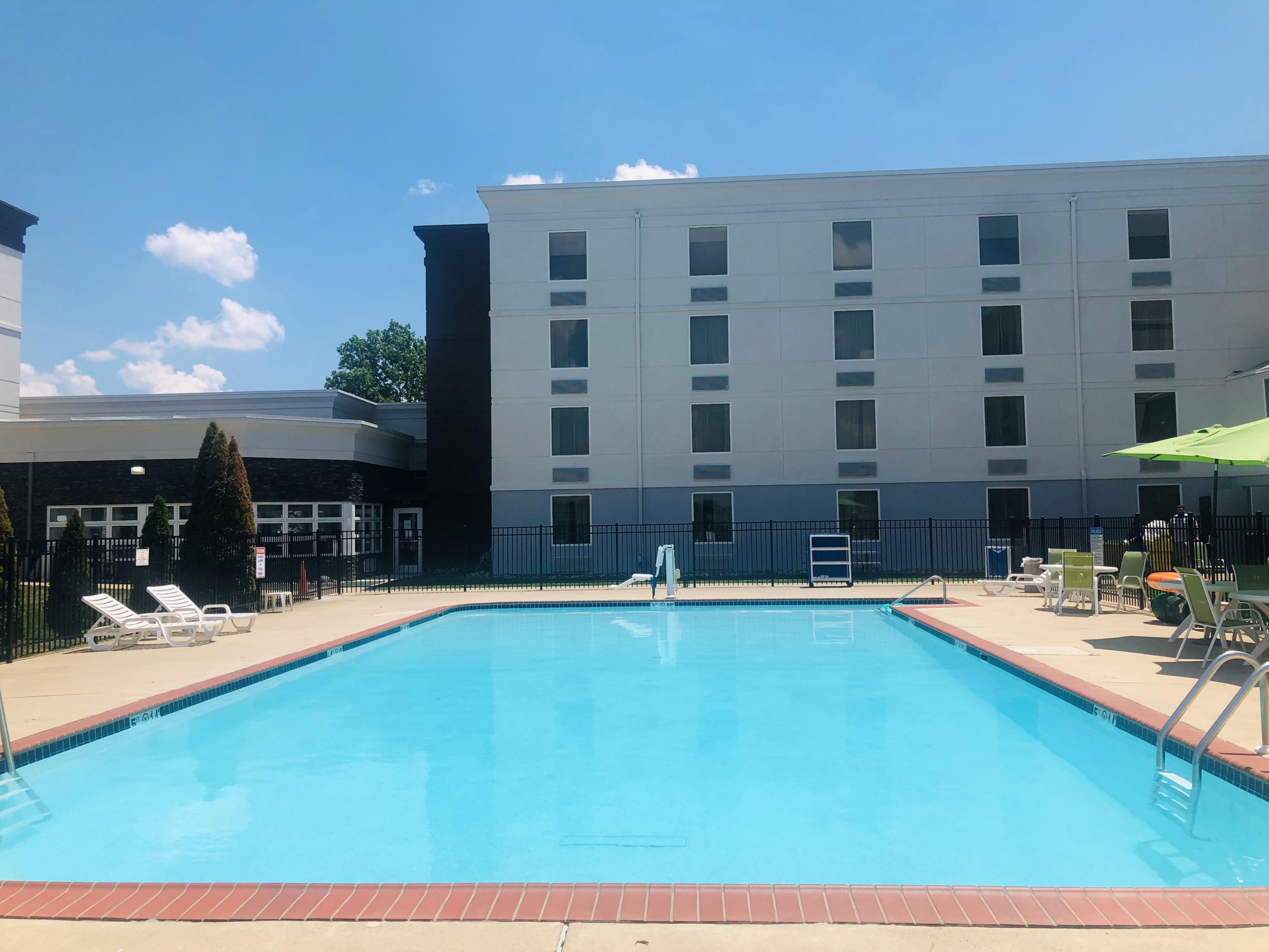 Our outdoor pool invites you to swim, play, and relax. Whether you prefer to start your day with invigorating laps, make a mid-afternoon splash, or unwind with a leisurely evening dip, our outdoor sparkling pool beckons 8:00 AM – 8:00 PM.