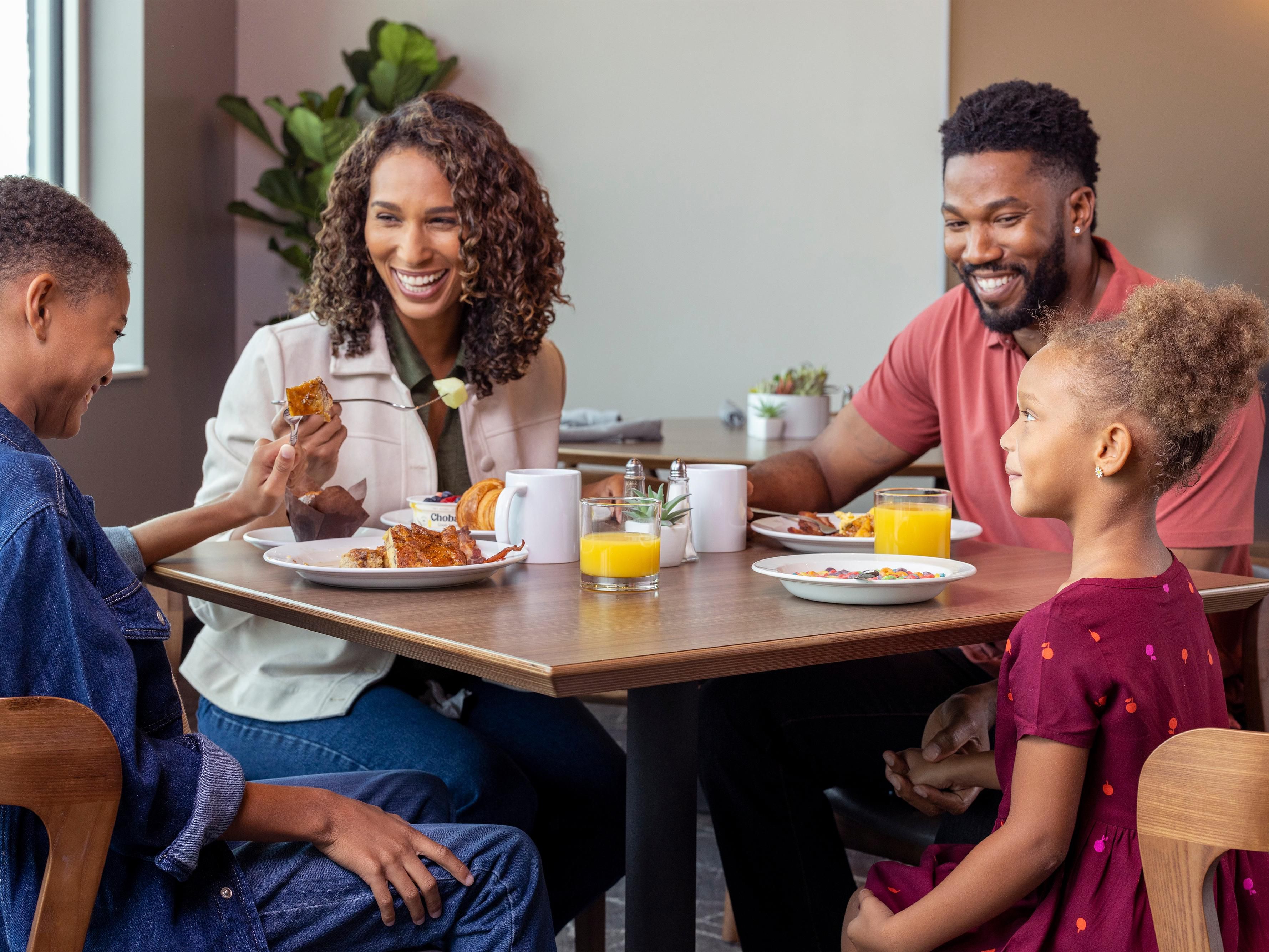 Featuring The 1750 Grille, open daily for breakfast which serves a premium breakfast buffet daily. Adult pricing is $13.95. Ask about our kids eat free breakfast promotion! Open weekdays 6:30-9:30 AM and weekends from 7- 10 AM, 

Serving up pub-style fare & great drinks Monday-Saturday nights from 4-9 PM. (Bar hours may be extended on weekends).