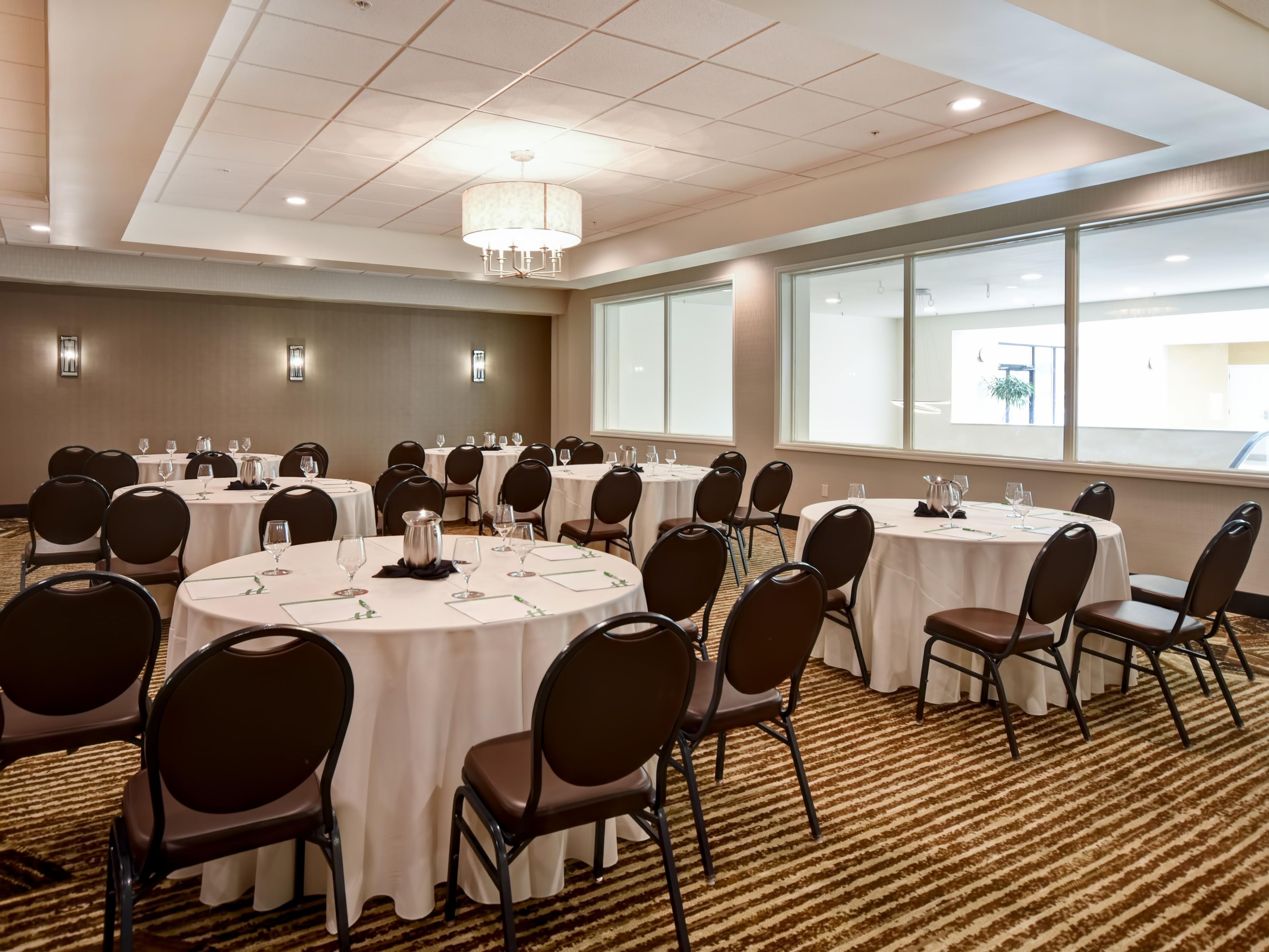 Celebrate the Holidays with just the right package for your preference and budget!  Special Holiday Menus are available through our Sales and Catering Office.