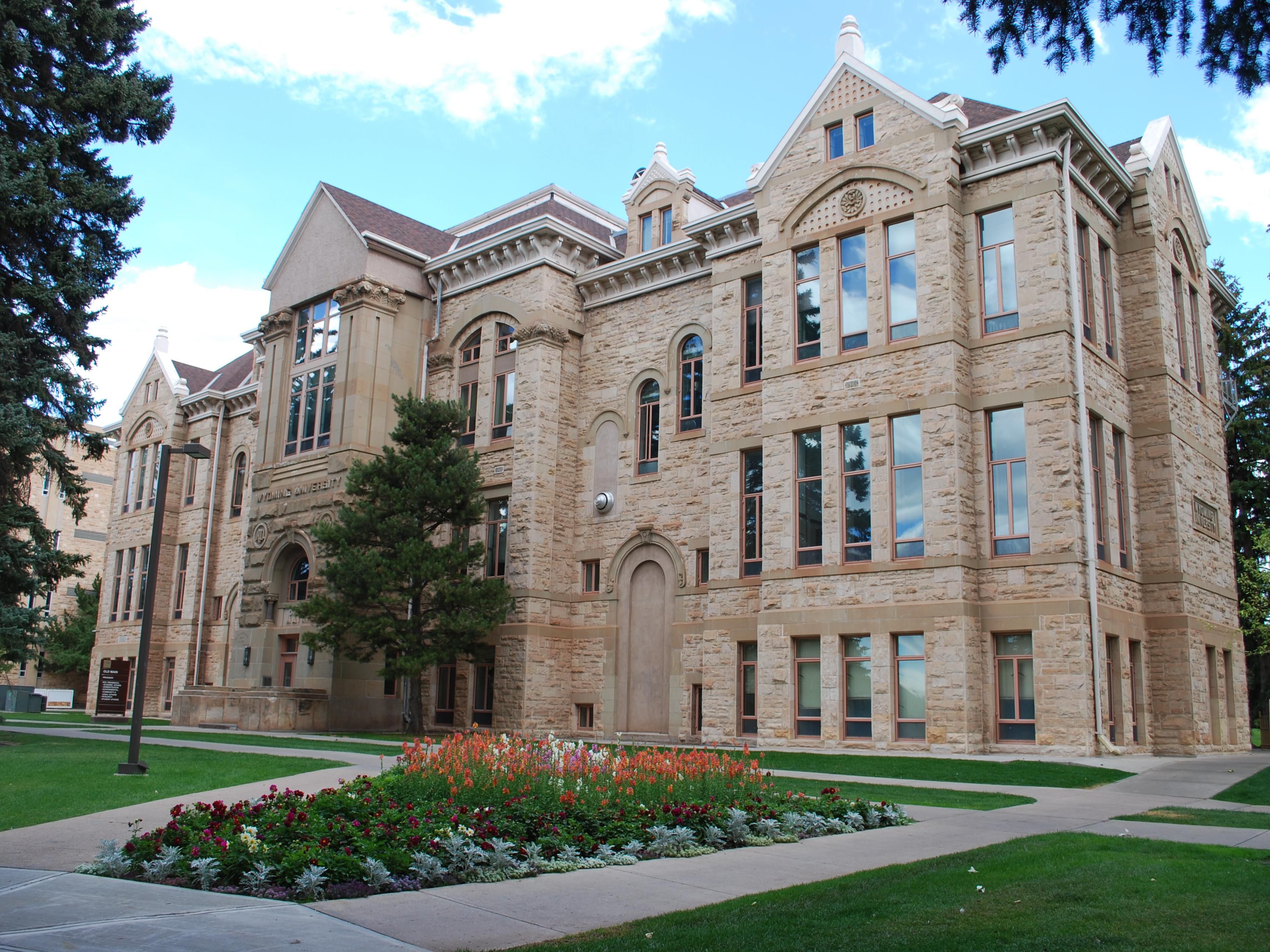 We are conveniently located less than 5 minutes from the University of Wyoming campus and sports facilities. Whether you are coming for a conference or a tour on campus, our location is convenient. 