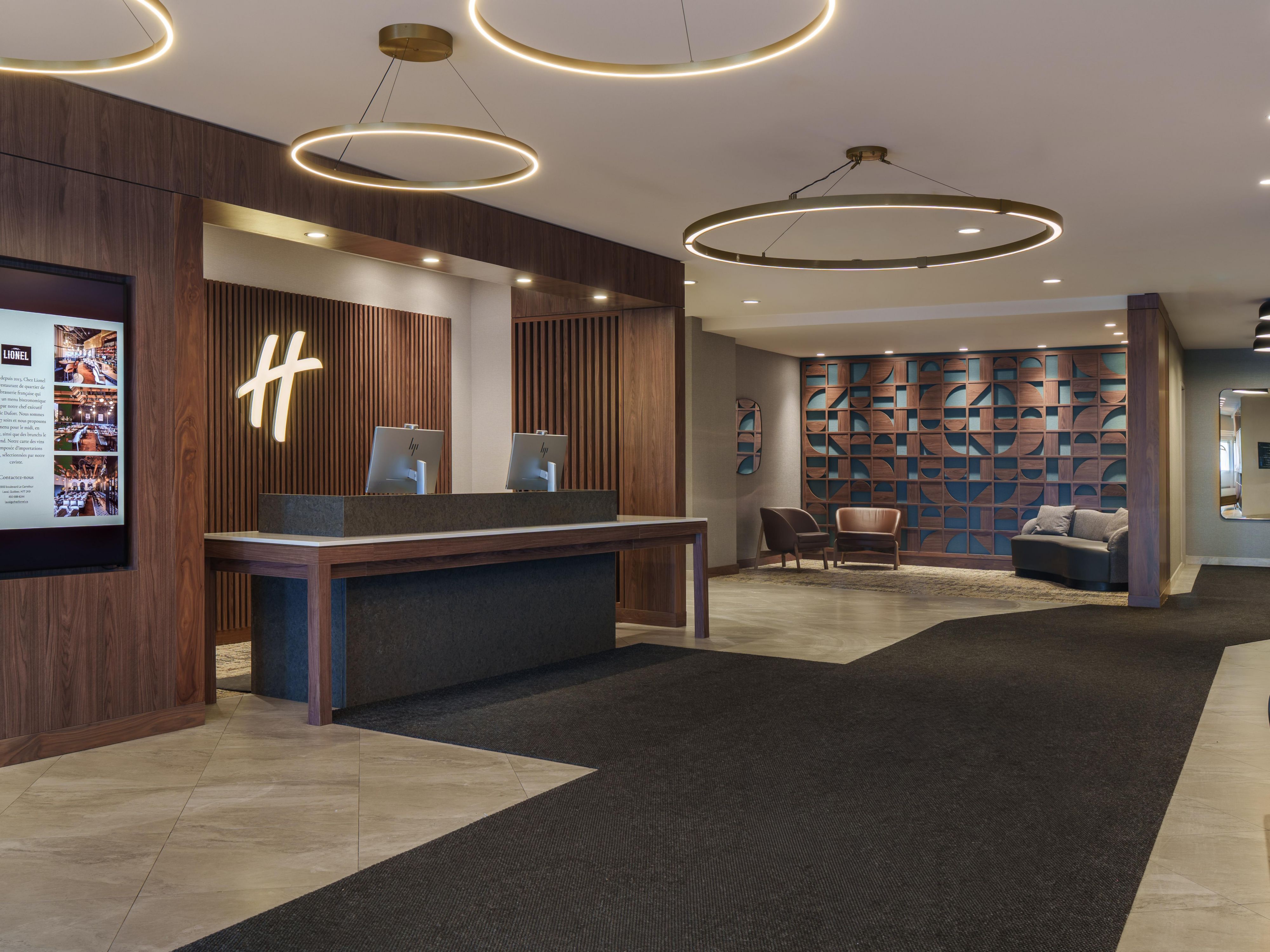 ホテルロビーへようこそ