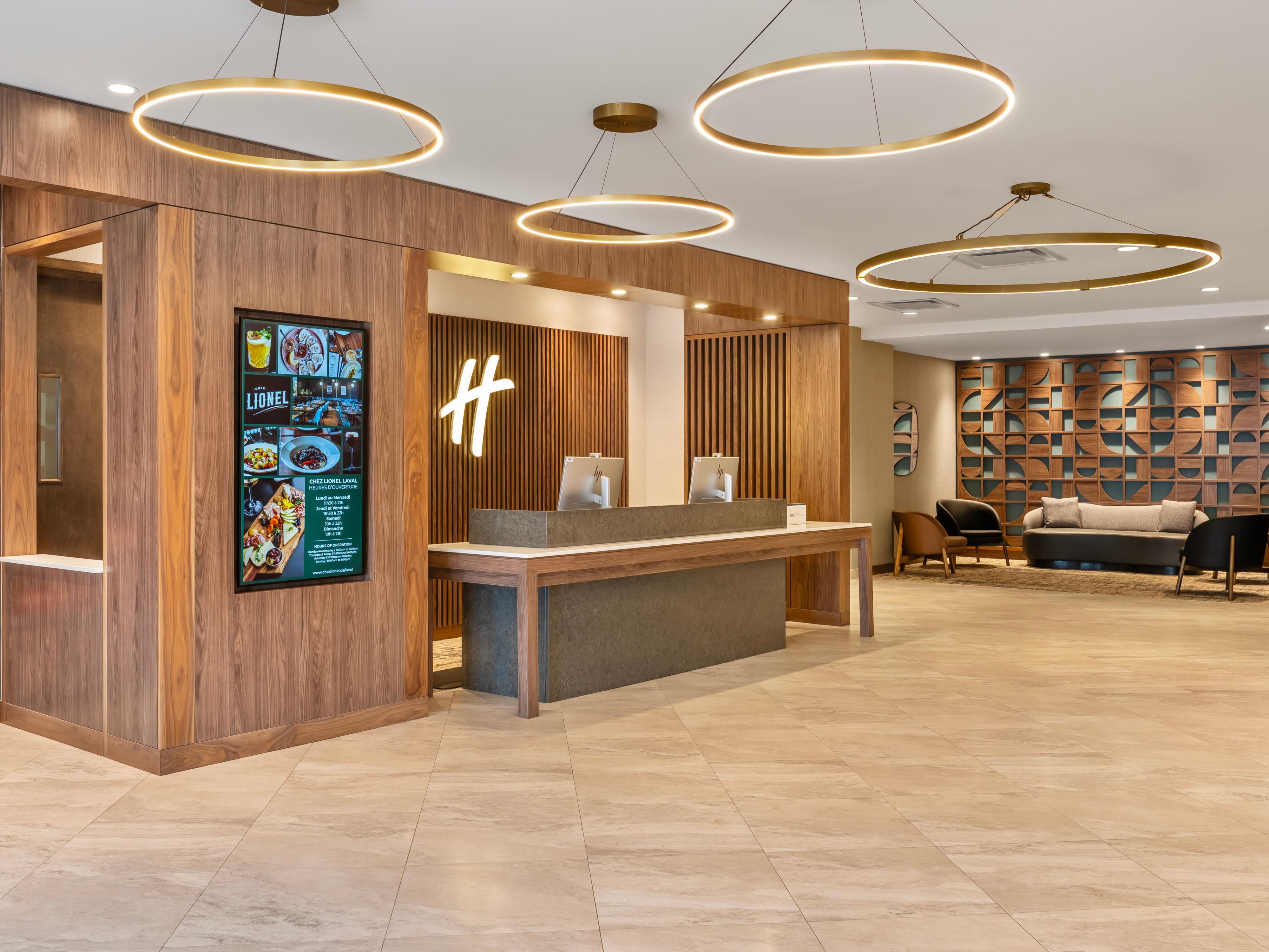 Holiday Inn Laval Montreal indoor entrance and front desk