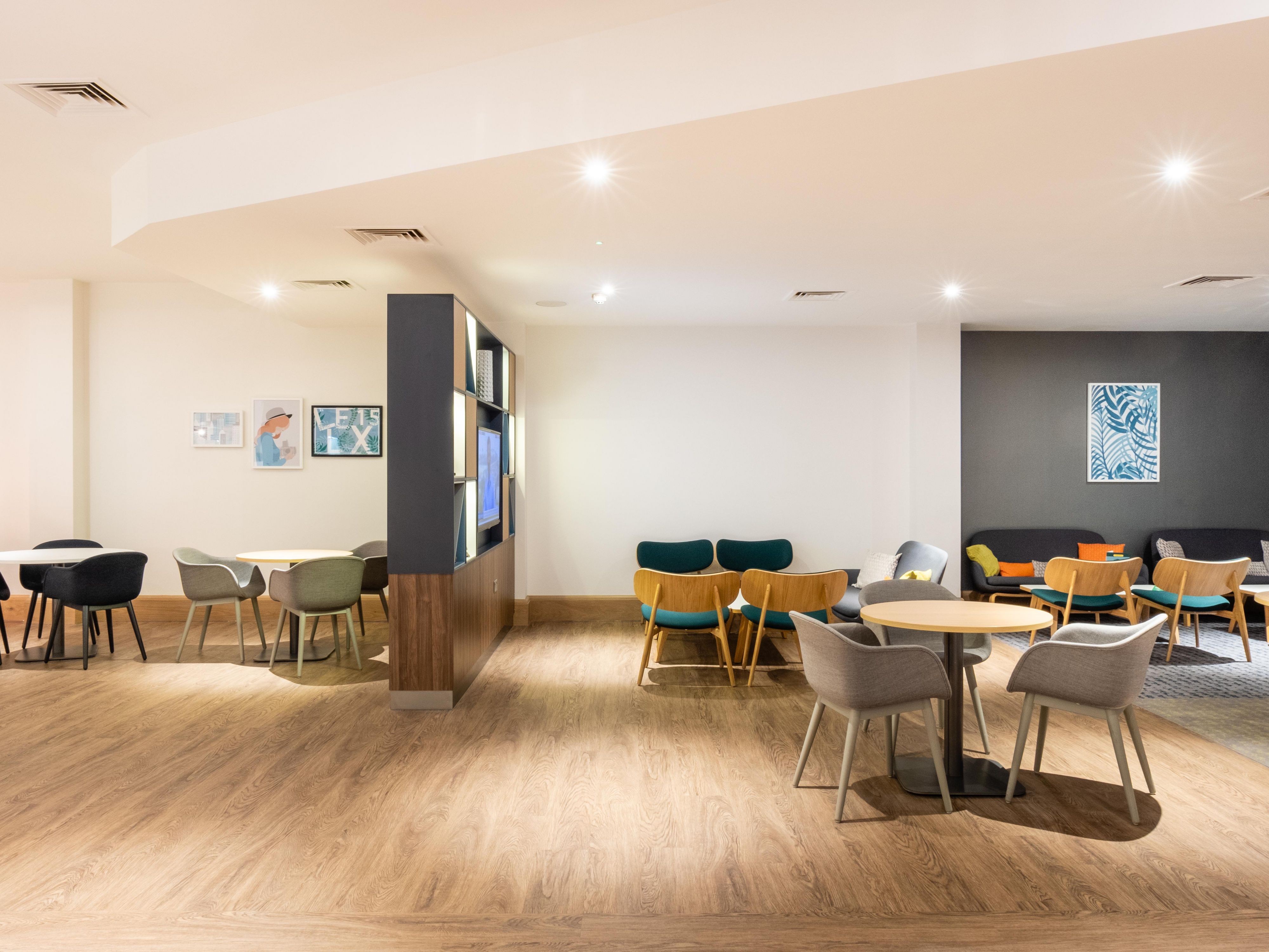 Our Open Lobby dining provides everything you could need. Eat-in or eat-out, we offer flexible dining solutions for all of our guests.