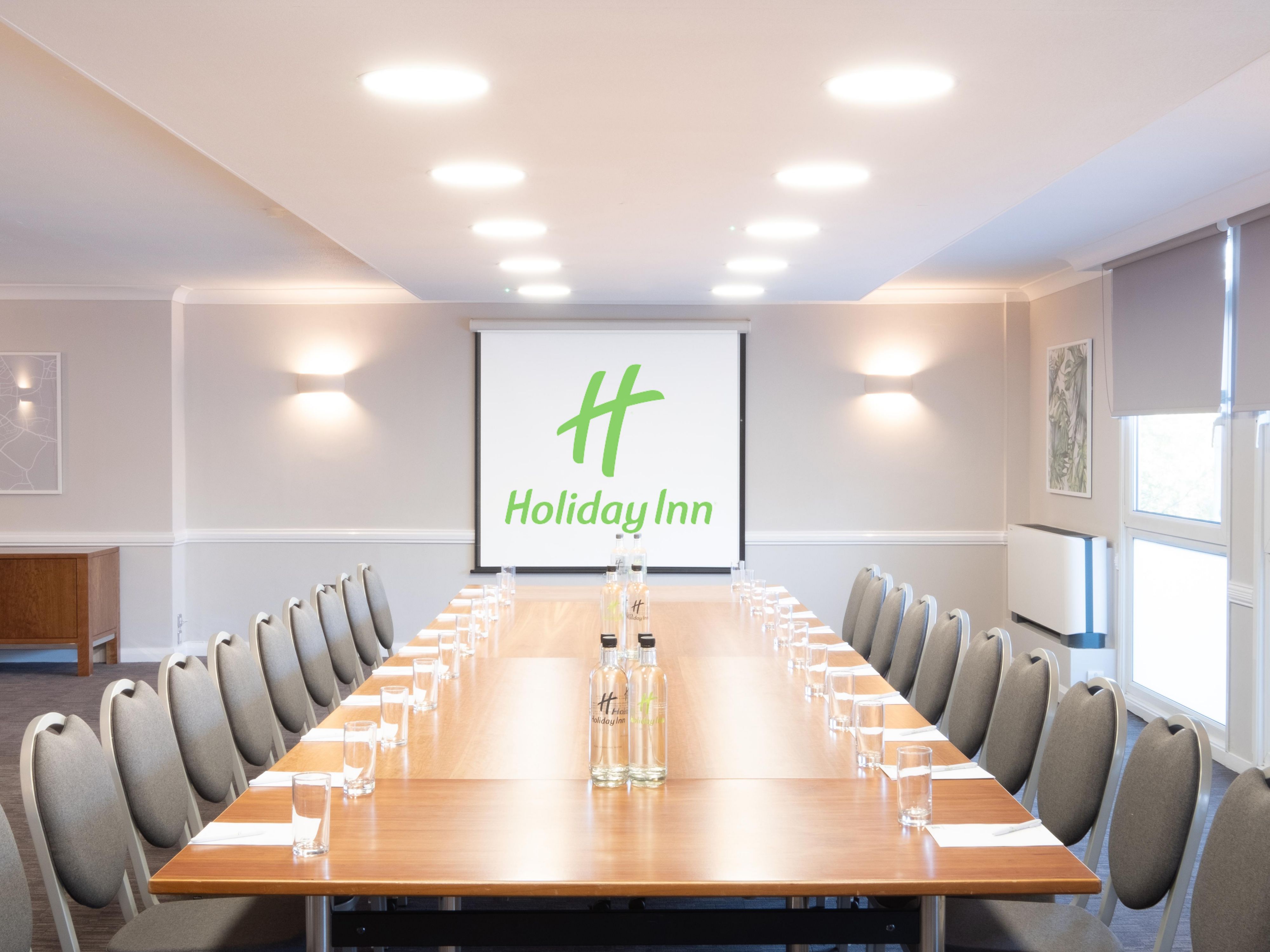 Choose from the hotel’s eight extensive meeting spaces, ranging from boardrooms to a flexible event suite, to host functions for up to 300 people. AV equipment and free standard Wi-Fi help presentations run smoothly. Delicious menus can be created to really wow your delegates and guests. 