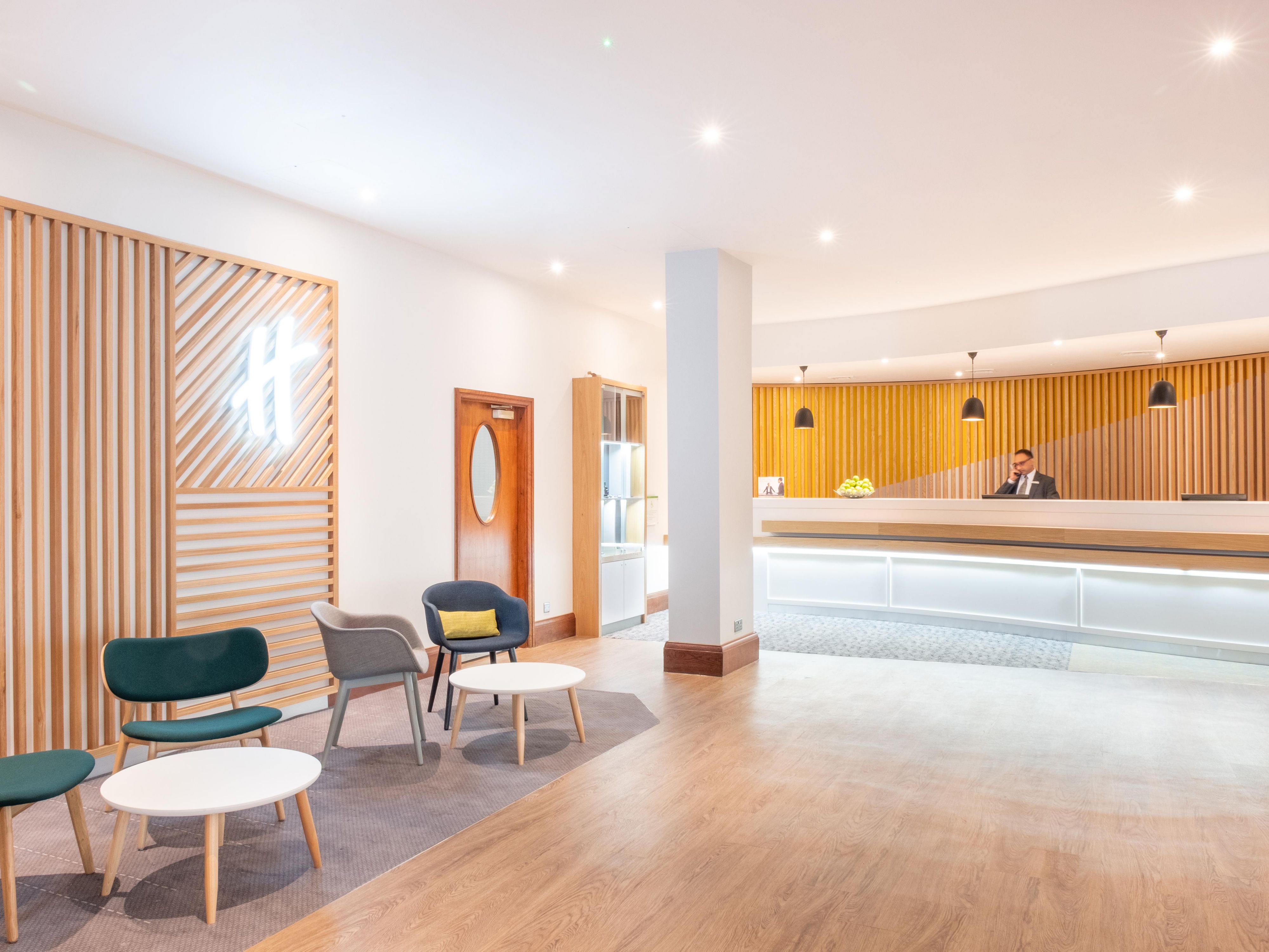 Take a virtual tour of  Holiday Inn Leicester, featuring the meetings, and event spaces, bedrooms and restaurant facilities.