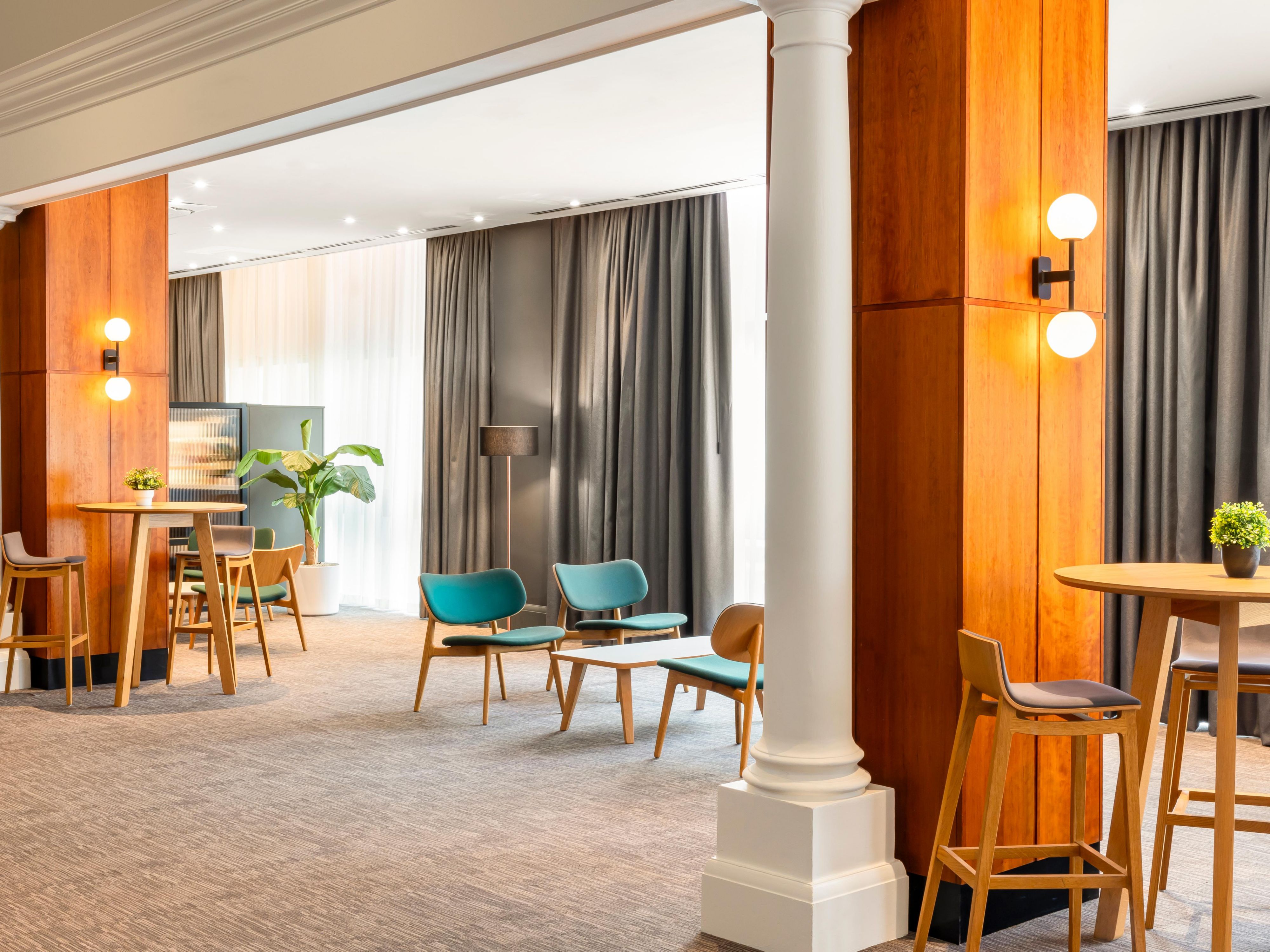 Take a virtual tour of  Holiday Inn Leicester, featuring the meetings, and event spaces, bedrooms and restaurant facilities.