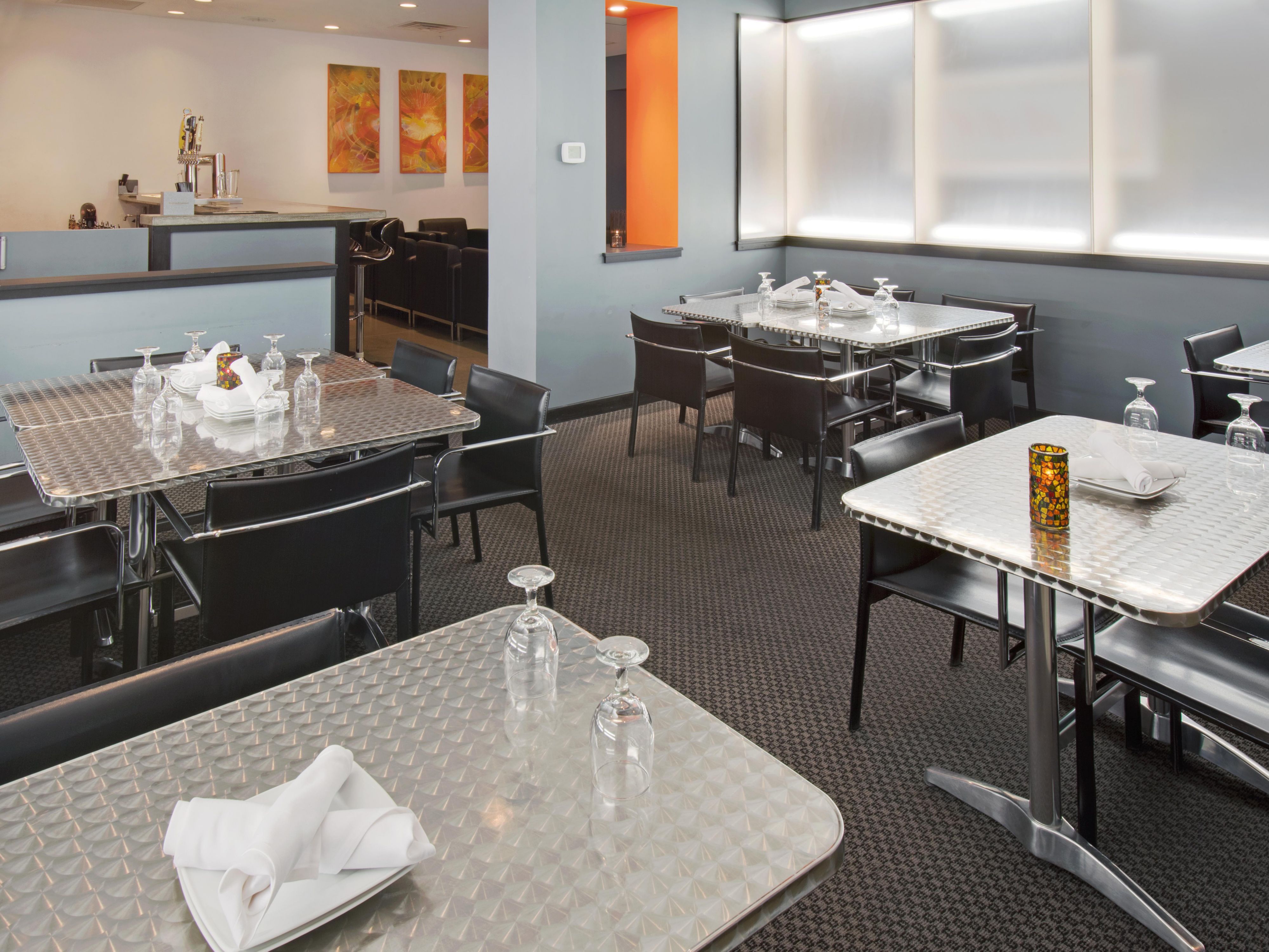 Start your morning with our complimentary breakfast buffet, featuring a wide variety of delicious hot and cold selections. Whether you're in the mood for something savory or sweet, our breakfast has something for everyone, with classic favorites such as scrambled eggs, sausage or bacon, pancakes, and fresh fruit.