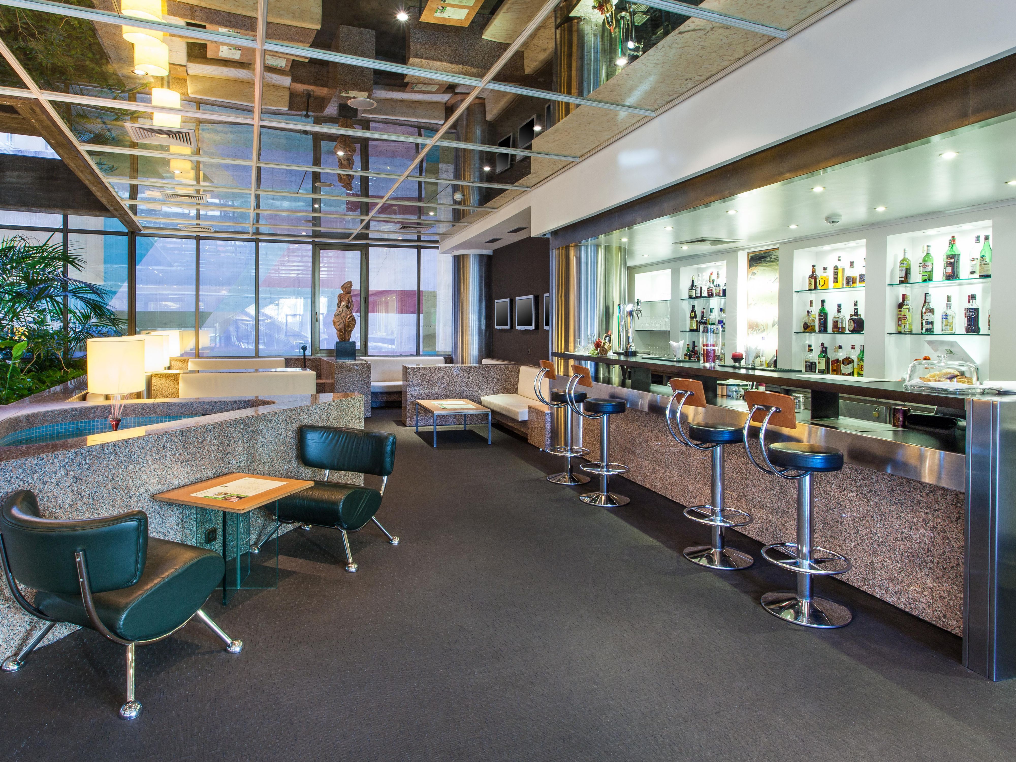 From 5:00 p.m. to 7:00 p.m. all drinks with 20% discount at the City Bar