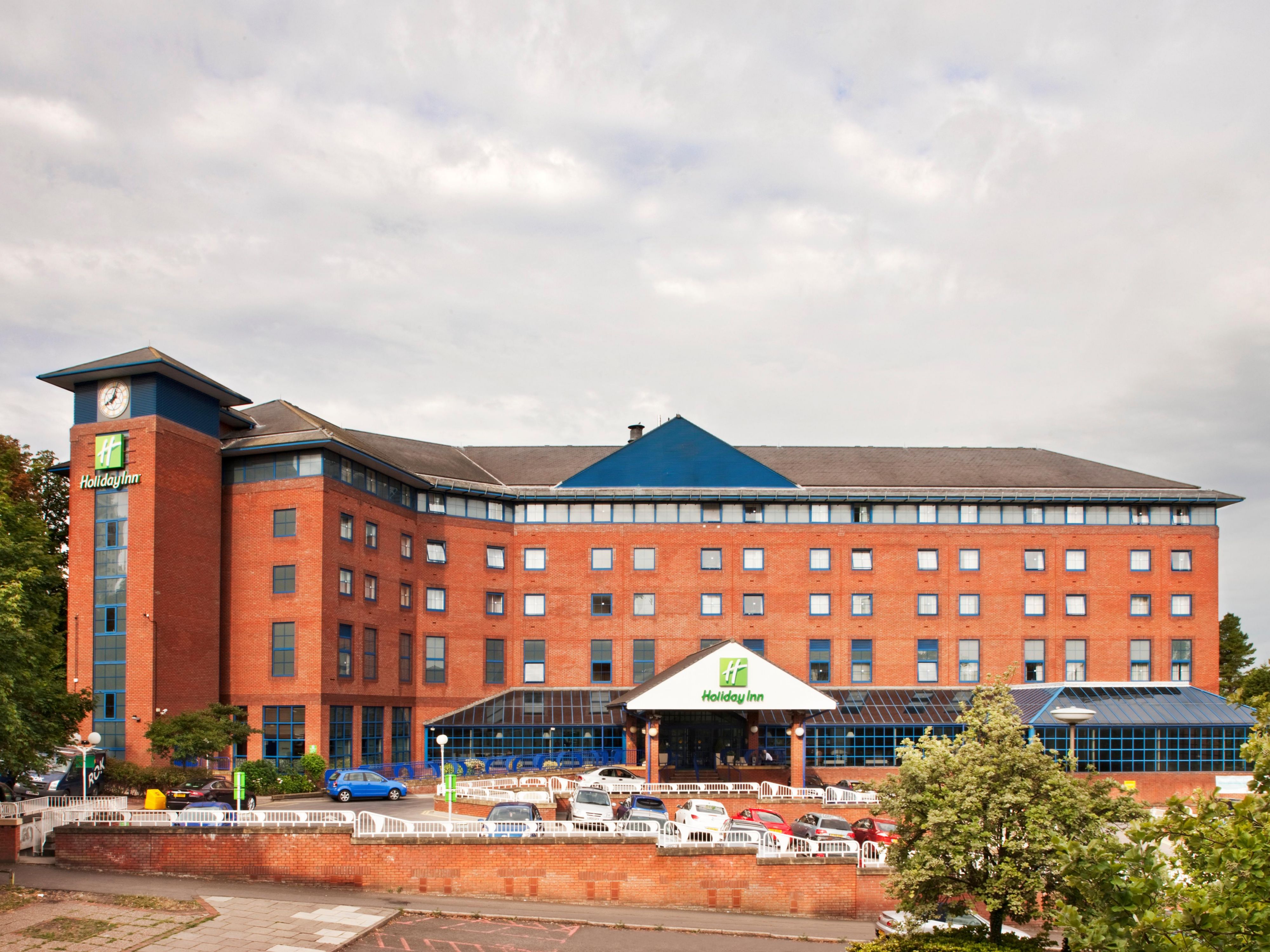 Just click on the link for a chance to visit Holiday Inn London Sutton virtually with a fully interactive, virtual tour. Move through the hotel exploring the open lobby, restaurant, meeting space, and bedrooms.
