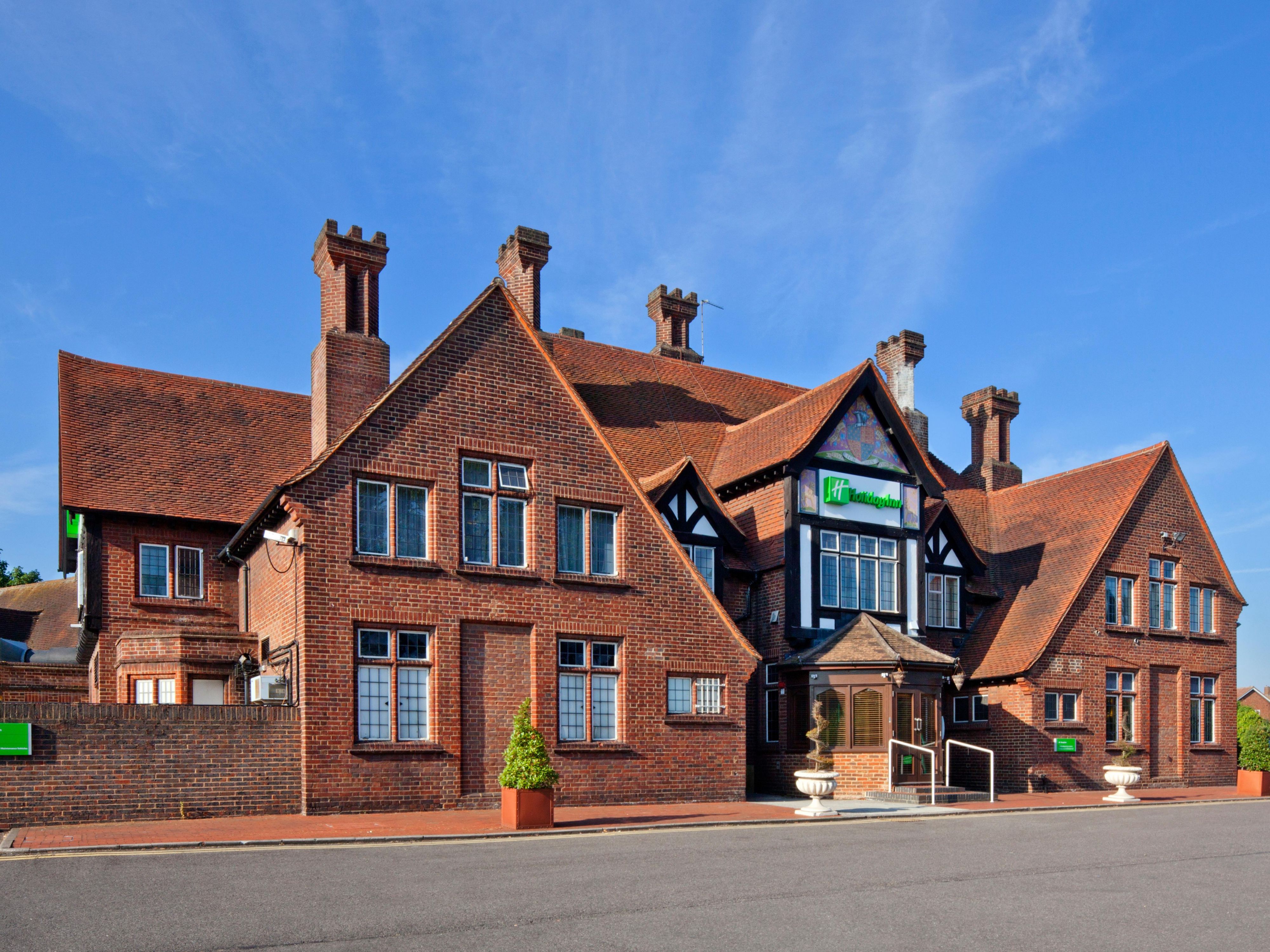 Ideal for your next staycation, Bexley train station is just a 10-minute walk away with a direct train getting you into London within 30 minutes. We have on-site parking for our guests available for £7.00 per day. 