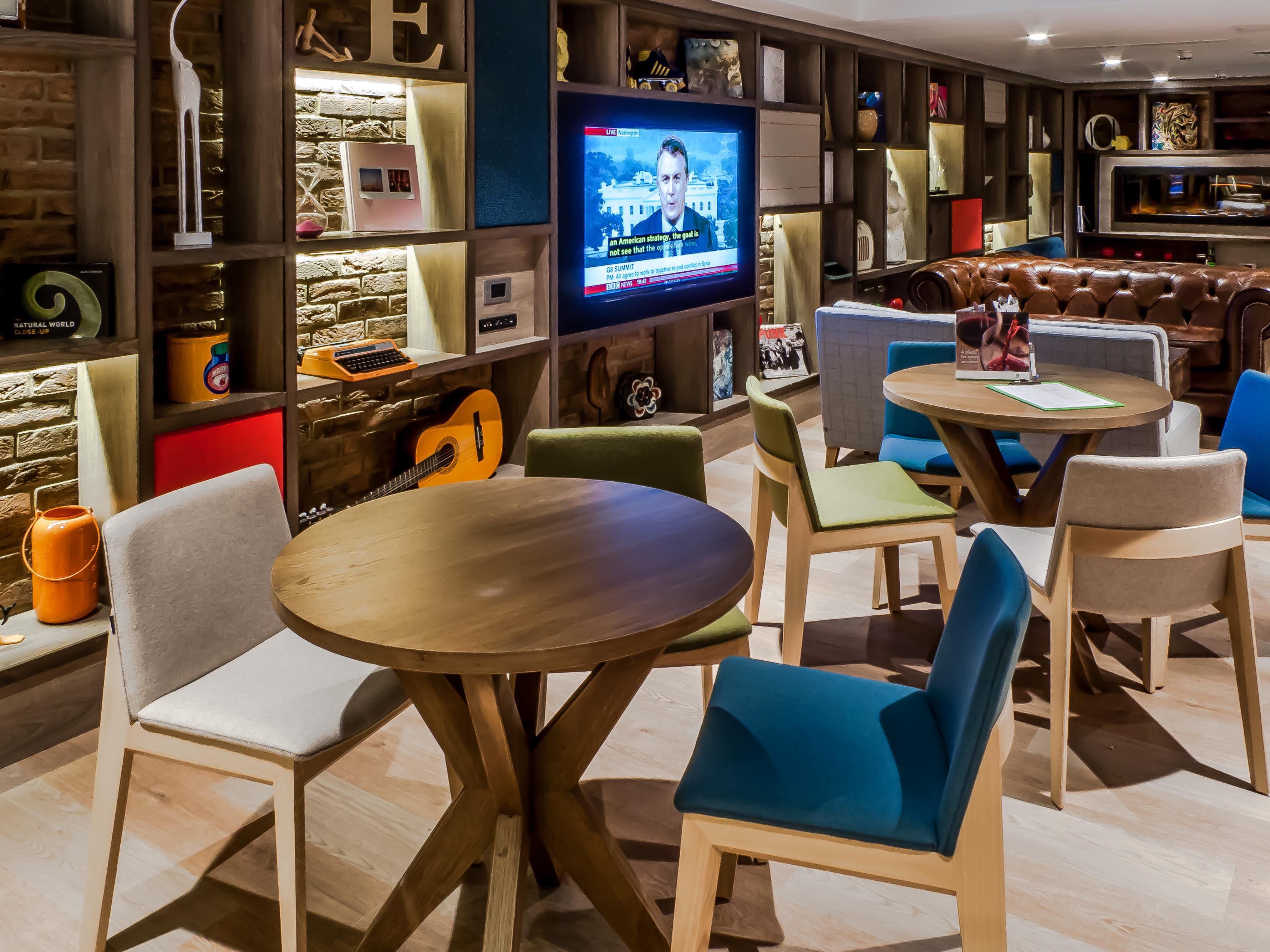 アイエン トレカ ポラロイド stay in london Hotel in Camden Town London | Holiday Inn London - Camden Lock