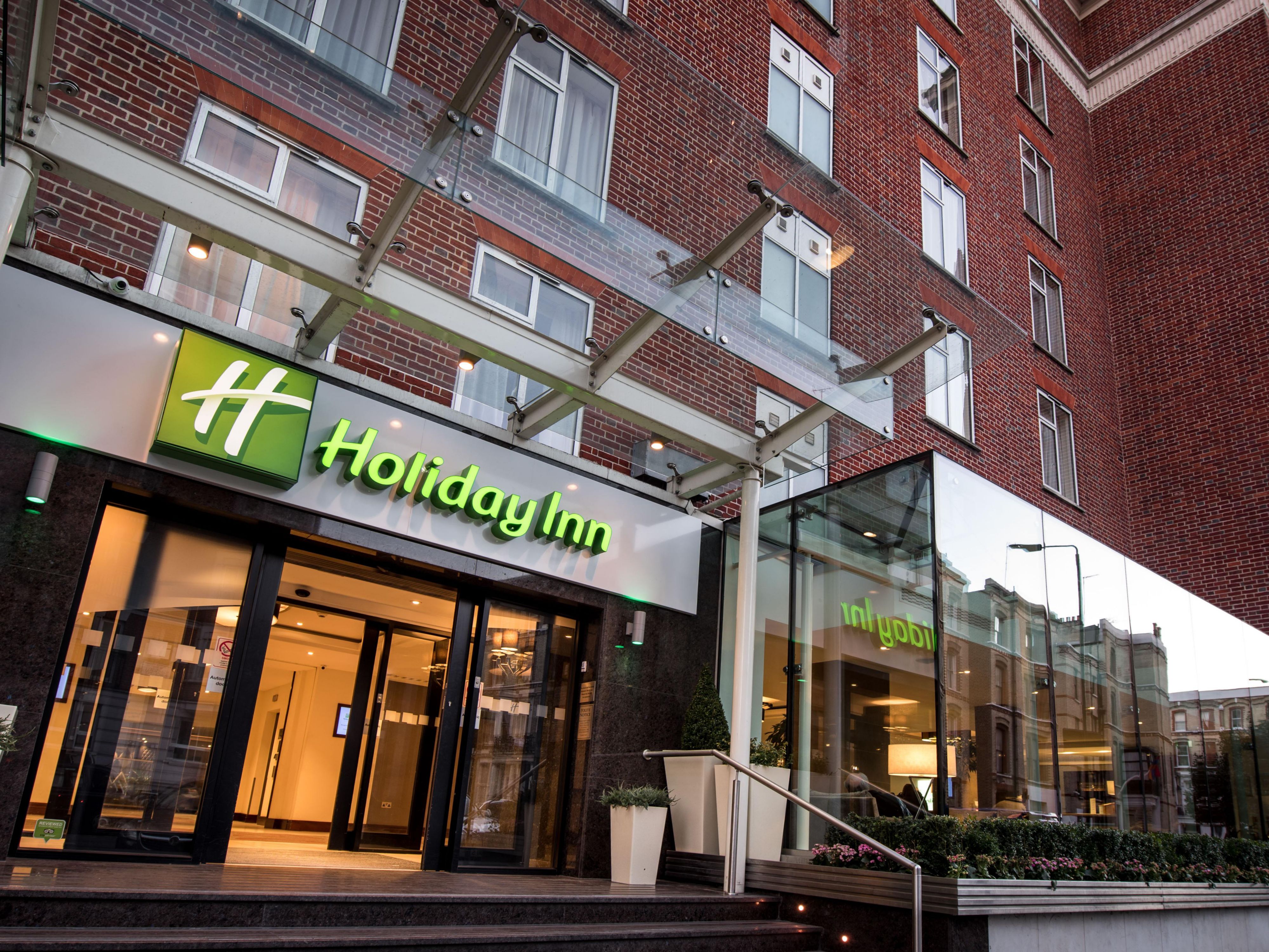 hotel-with-pool-holiday-inn-london-kensington-high-st