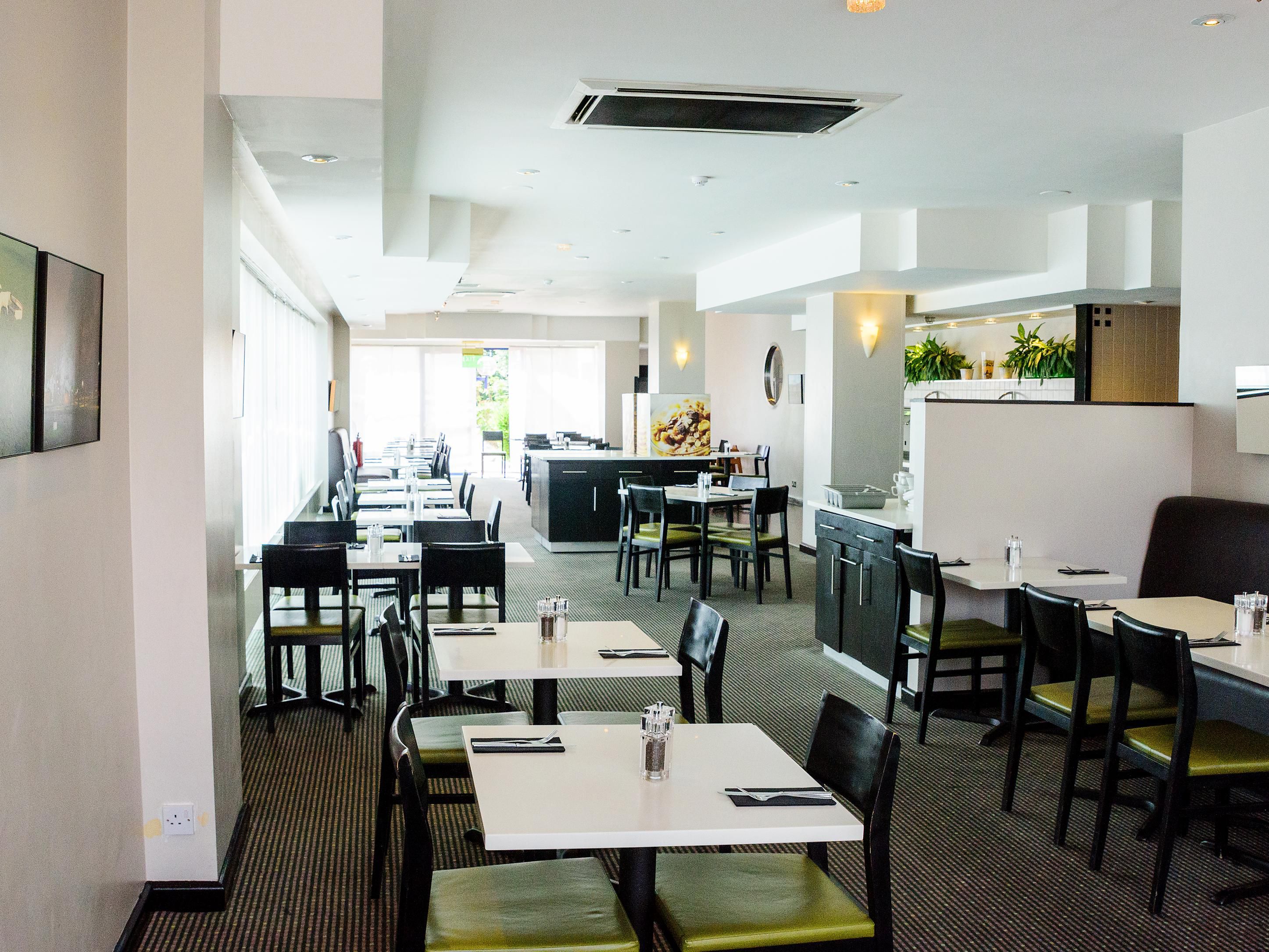 Enjoy a delicious breakfast in Junction Restaurant to kick start your day or join us for a relaxed dinner of classic dishes. For drinks, snacks and light meals head to our Lobby Bar which also boasts a Starbucks coffee bar. 