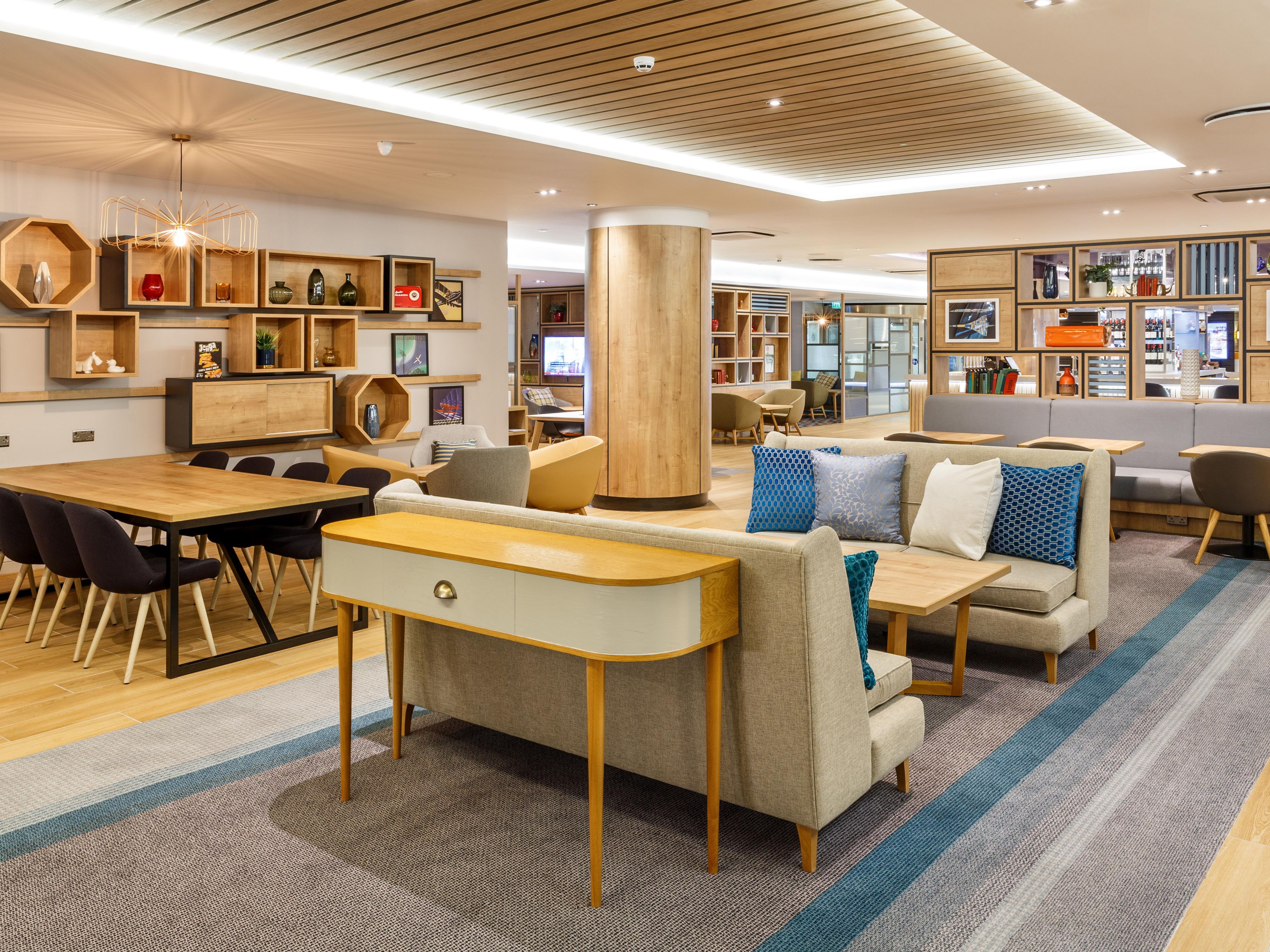 Our Open Lobby space provides a flexible space offering everything you need throughout your visit, space to work, eat, drink, relax or socialise. 