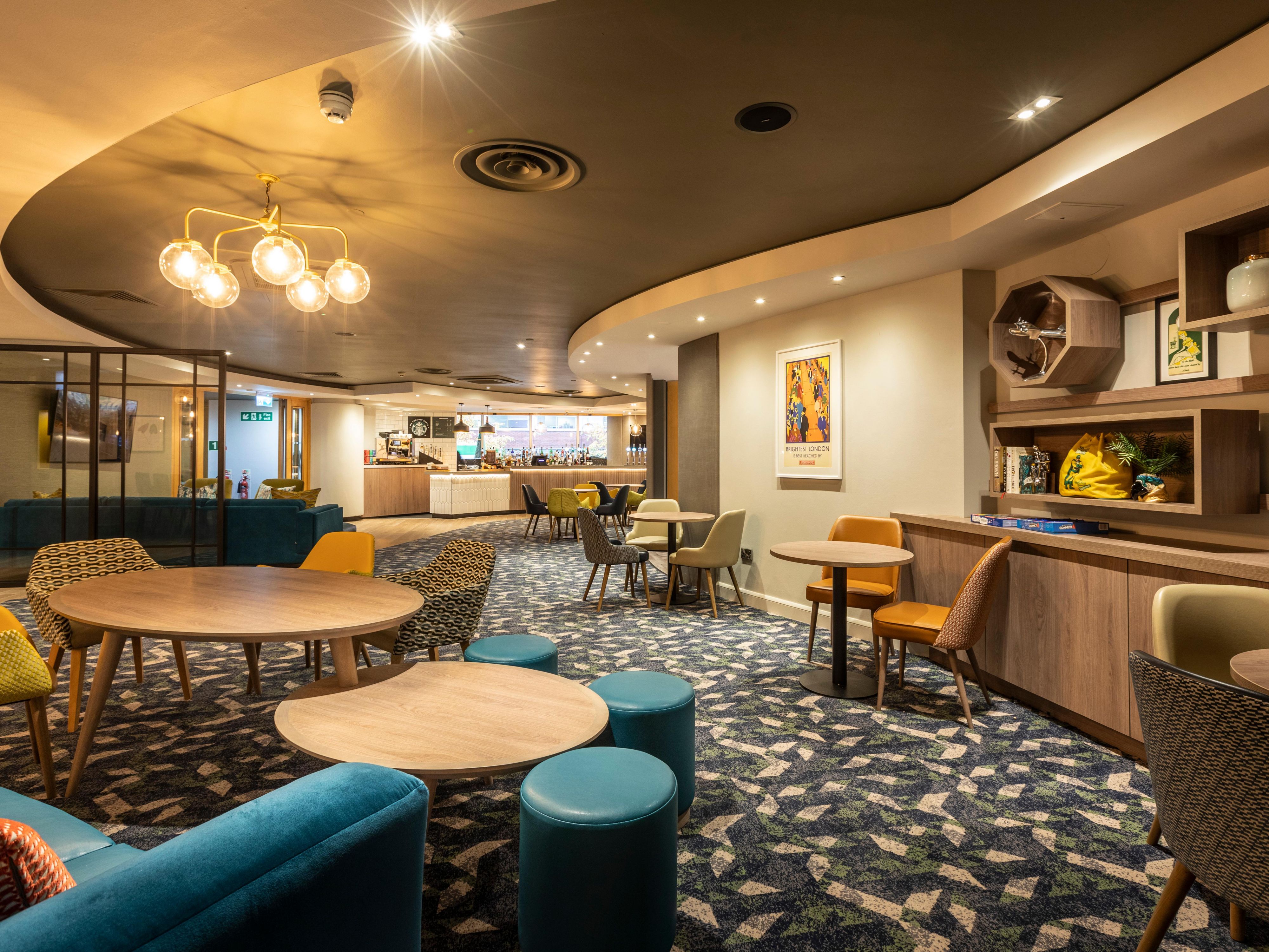 Just click on the link for a chance to visit Holiday Inn London Regent's Park virtually with a fully interactive, virtual tour. Move through the hotel exploring the lounge, bar, restaurant, meeting and event spaces, and bedrooms.