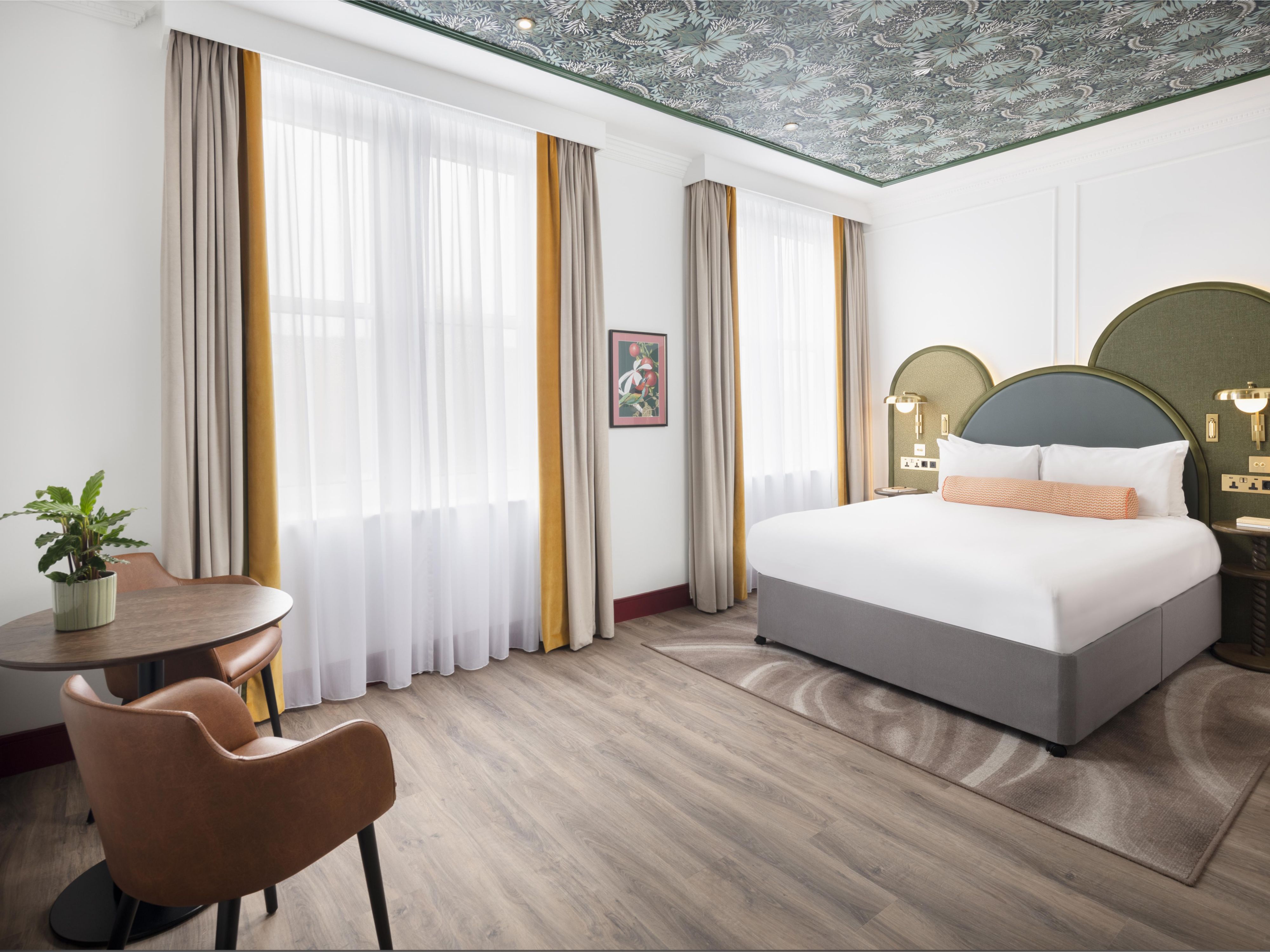 من غرف الضيوف الحميمة إلى الأجنحة الجذّابة، تم تصميم فندق ويلبيك لتلبية احتياجات كل مسافر، ويوفر ملاذًا للإقامة بشكل جيد في قلب لندن. يمكن للضيوف الاستمتاع بخدمات العافية الفاخرة داخل الغرفة، بما في ذلك جلسات التدليك وعلاجات الوجه وعلاجات التجميل للحصول على أقصى درجات الاسترخاء.