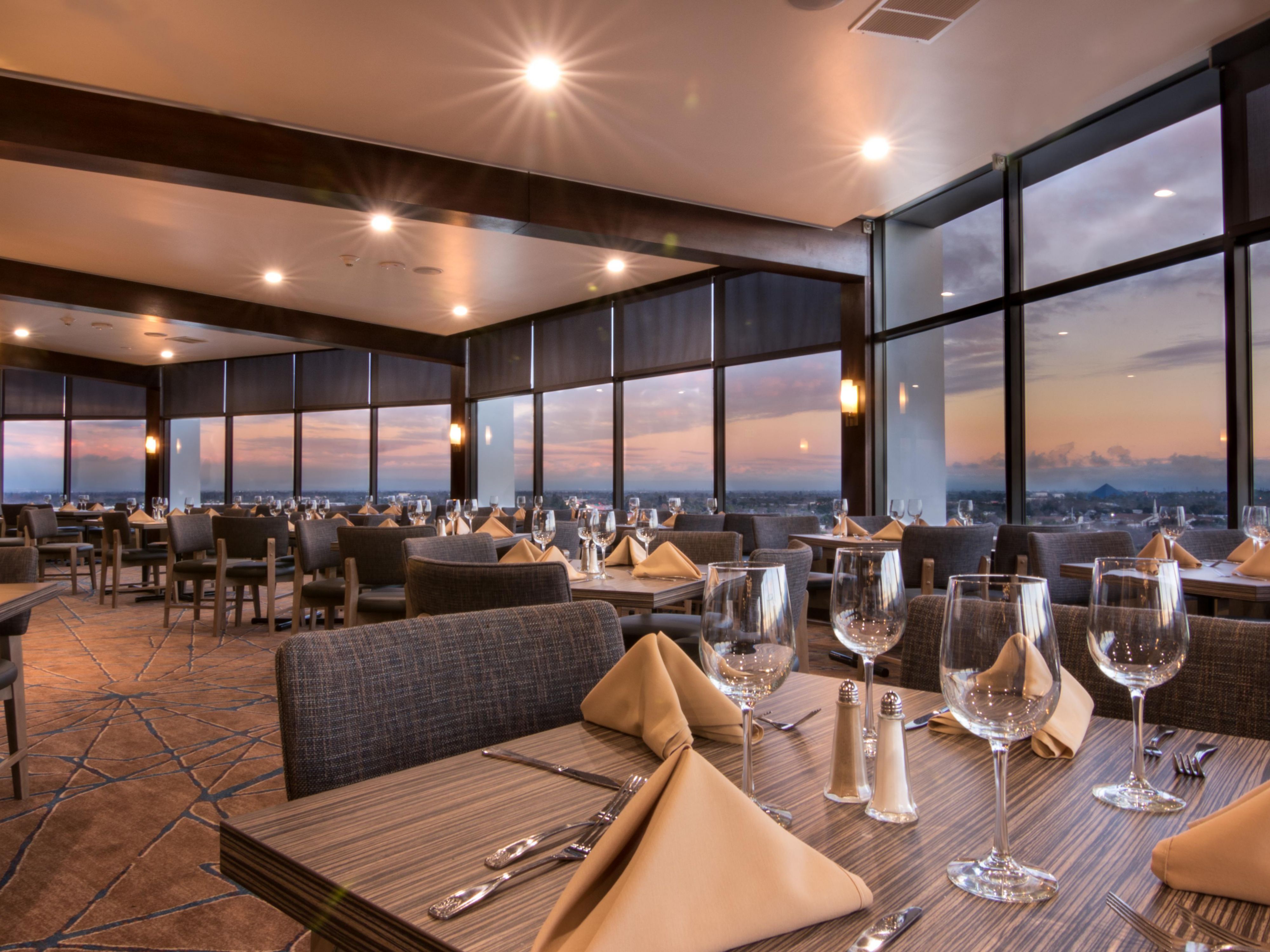 Quite the view at VUE Bar and Restaurant with a panoramic view of the Long Beach city skyline, our VUE Bar and Restaurant delivers California-inspired regional cuisine and a unique place to enjoy it. No matter what you crave, we have something on the menu to satisfy you.