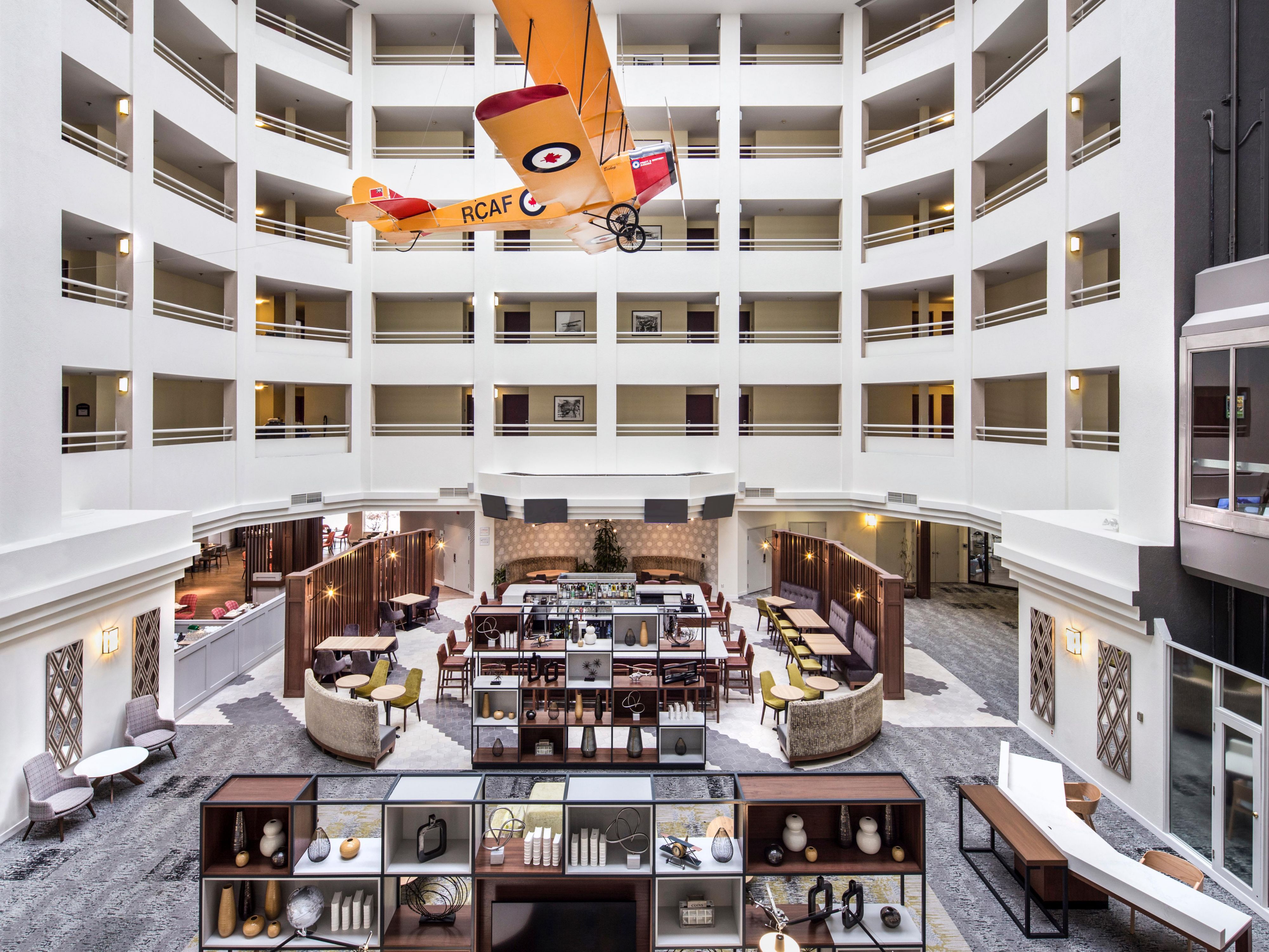 Our majestic atrium is a sight to see - Holiday Inn Longueuil