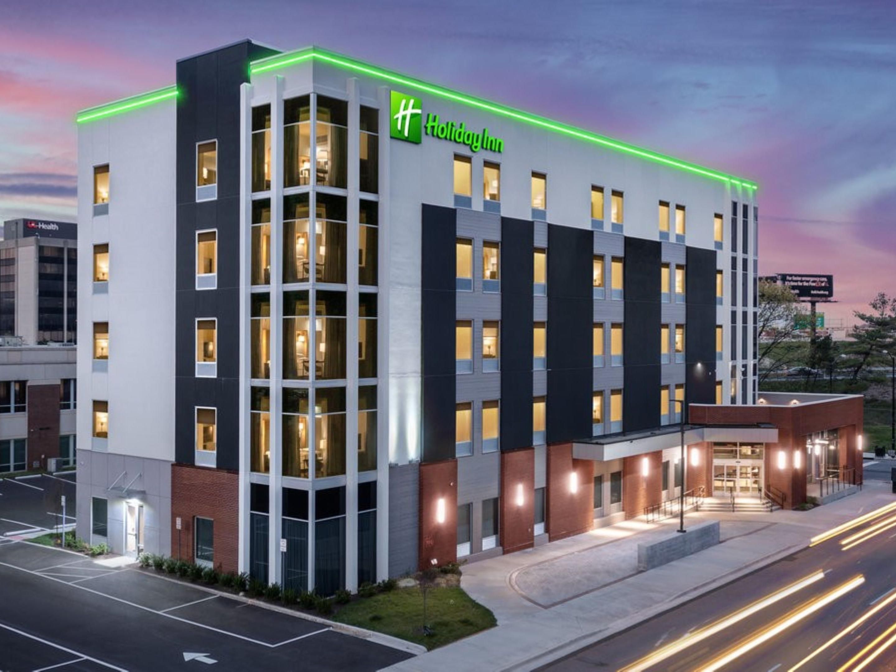 Savor stunning skyline views from our downtown hotel rooftop, where you won't just observe the cityscape; you'll become a part of it. Soak in the finest sights of Louisville and create unforgettable memories against the backdrop of the city's iconic skyline. You'll love the city lights and starry sky at night!