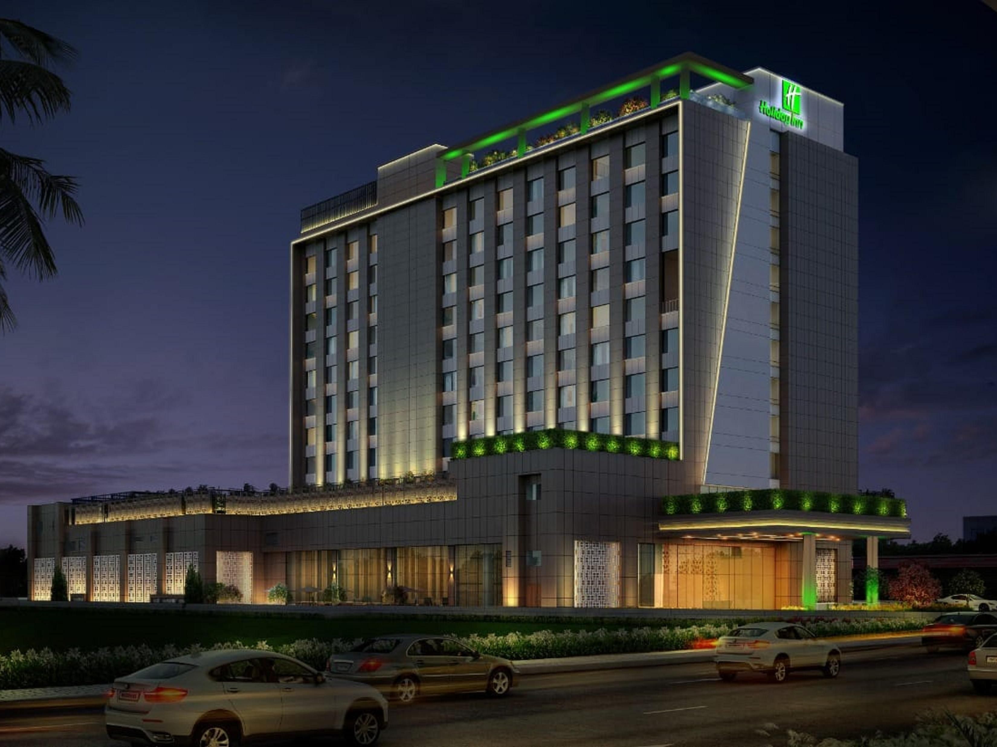 The hotel is only a short distance from Chaudhary Charan Singh International Airport. Transport Nagar metro station, which provides easy access to the major city center, is within walking distance. The Phoenix mall and Lulu mall (North India's largest shopping mall) are about a 10-minute drive away.