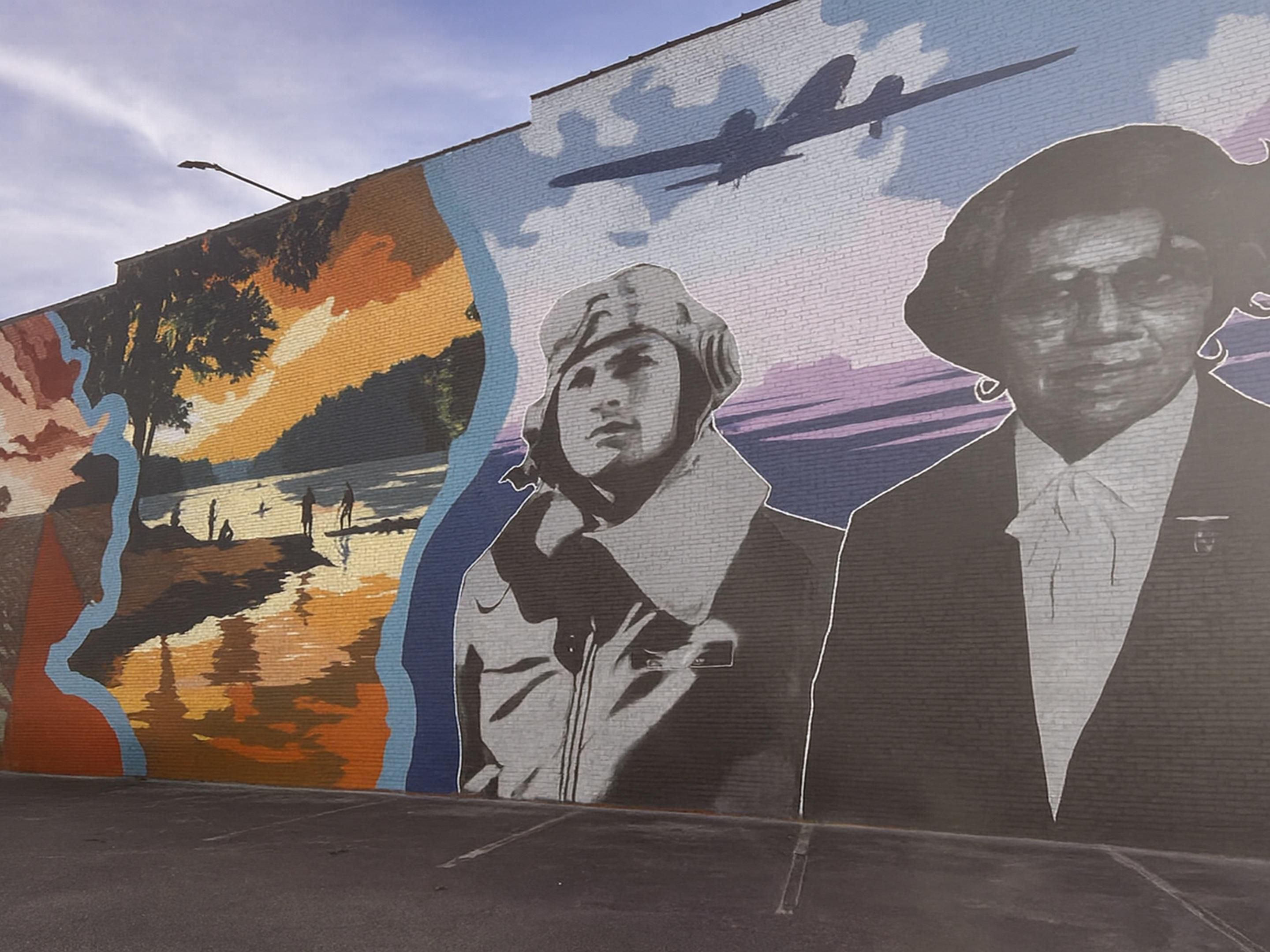 歴史的なダウンタウンランバートン、地元のアーティストによるいくつかの壁画、ロブソン郡歴史博物館、エクスプロレーションステーションチルドミュージアム、カロライナシビックセンターを訪れてみてください。  