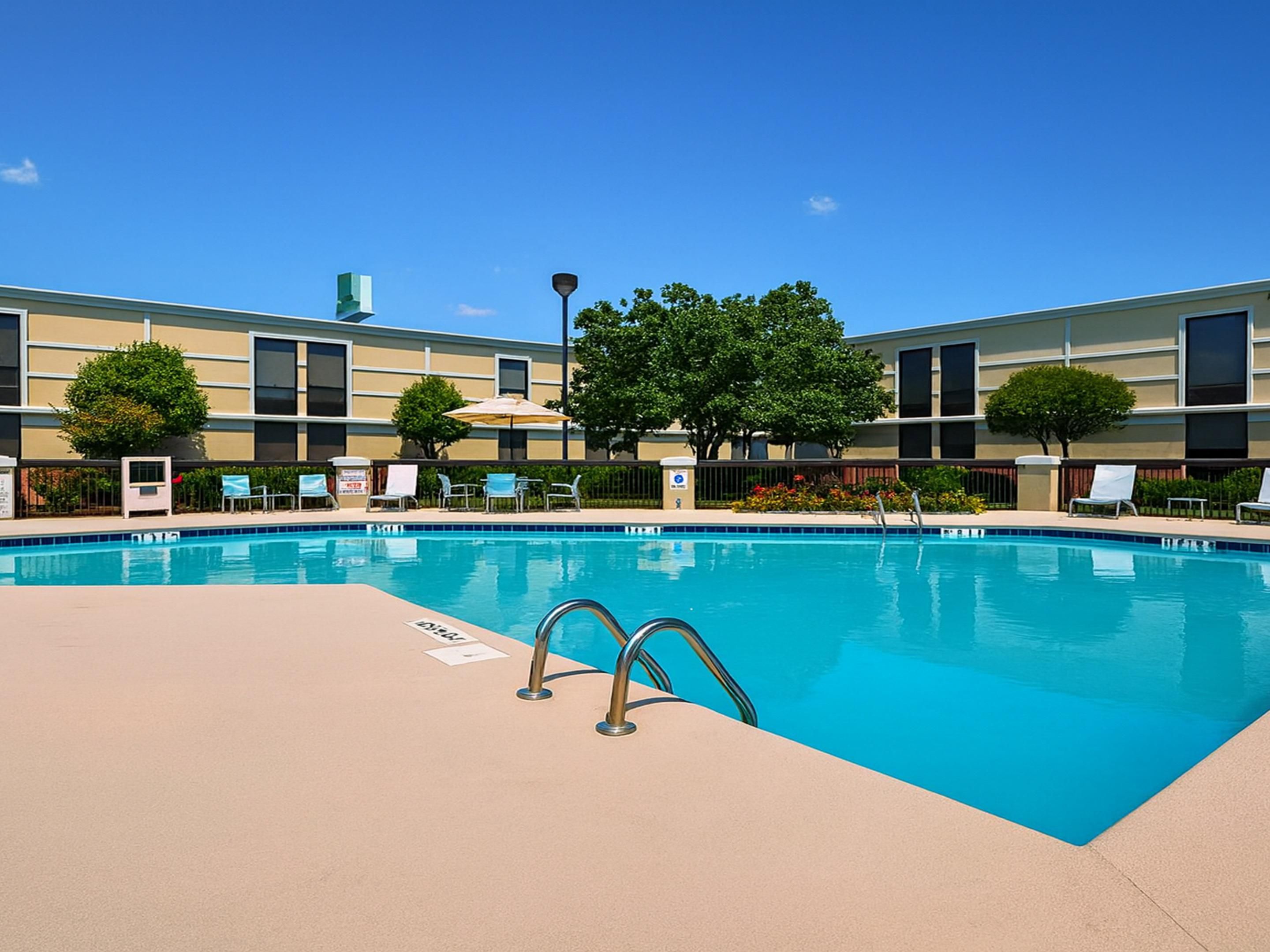 Hotel in Lumberton, NC | Holiday Inn Lumberton North - I-95