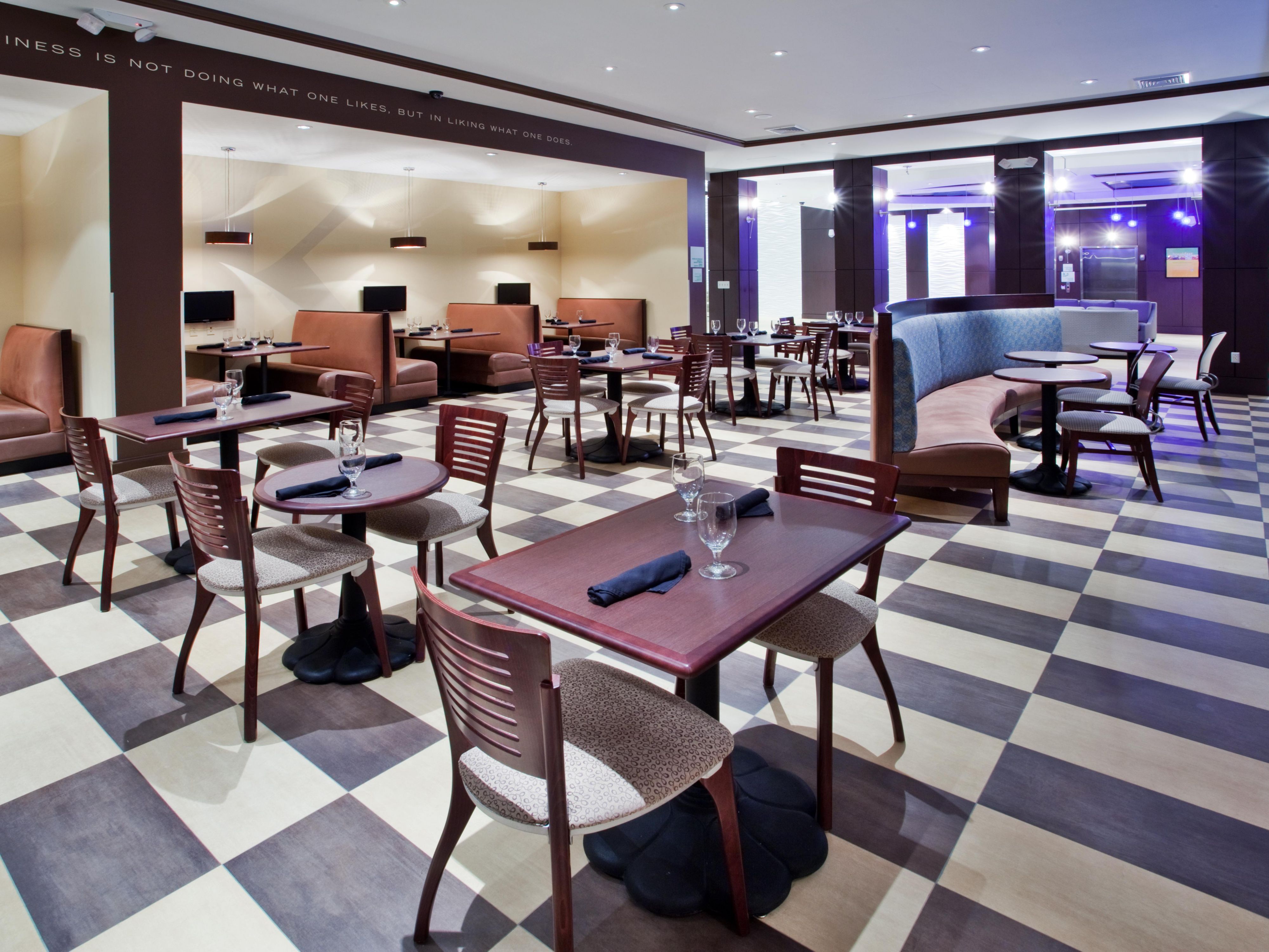 Satisfy your cravings with our enticing food & drink at Kem's, our full-service restaurant serving dinner. Our menu features casual dining options like burgers, wings, sandwich wraps, and blackened chicken pasta, plus favorites like salmon and hamburger sliders for the kids.
