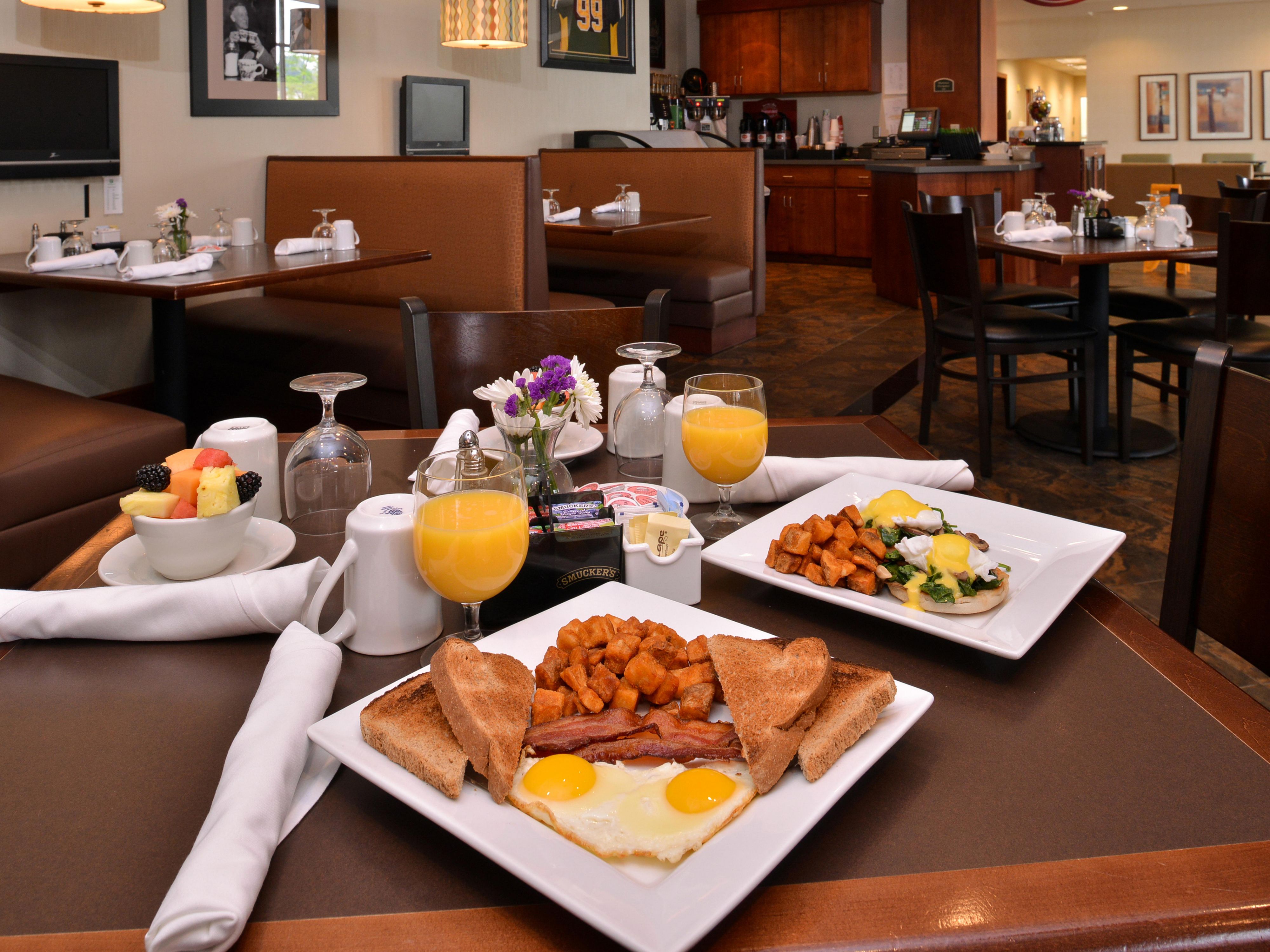 Our restaurant serves delicious American cuisine. Wake up and compliment your breakfast with a cup of Seattle's Best Coffee or stop in for dinner and try one of our flatbreads.  While in Madison, our guests are invited to relax in our full-service lounge. Chief's Bar is open nightly and is the perfect place to unwind with a favorite beverage.