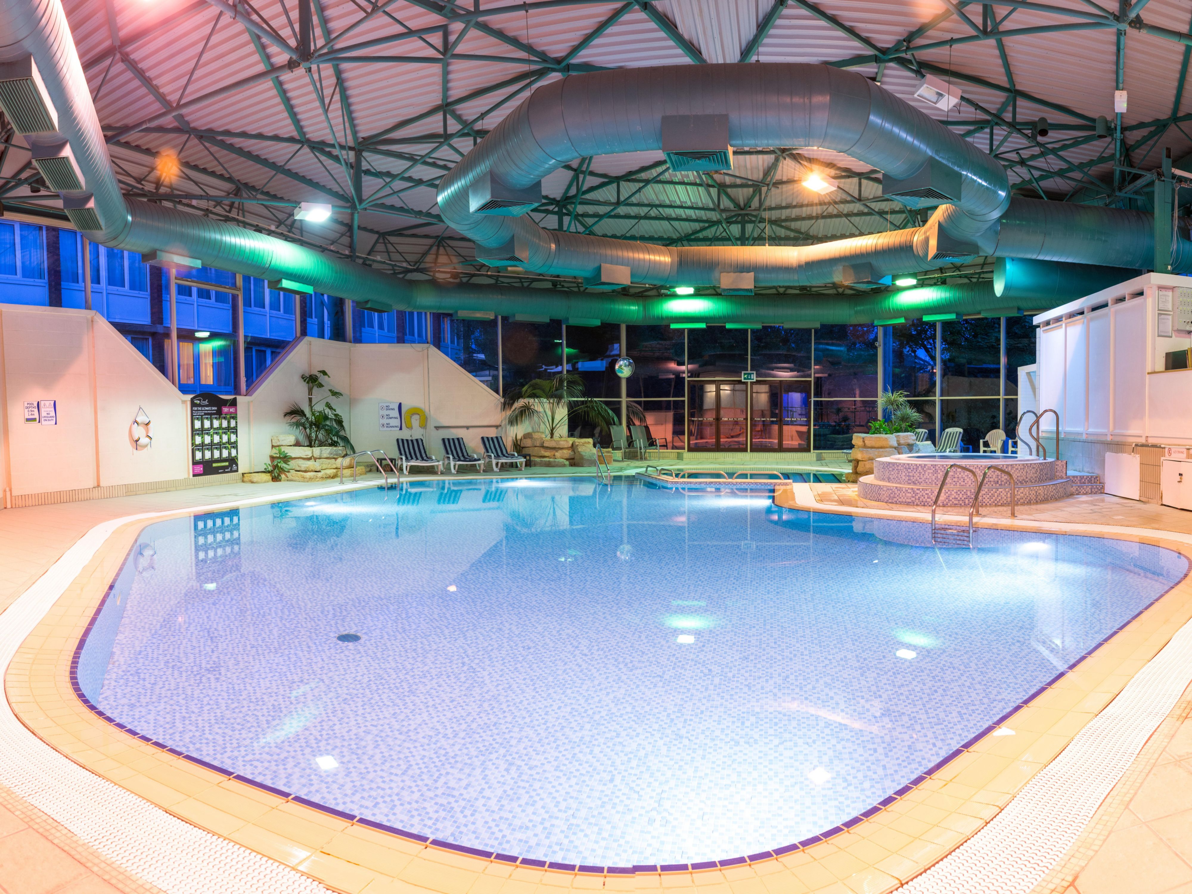Relax and unwind at our health and fitness club, with a fully equipped gymnasium, heated indoor swimming pool, steam room, sauna and jacuzzi. Complimentary access for all hotel guests. 