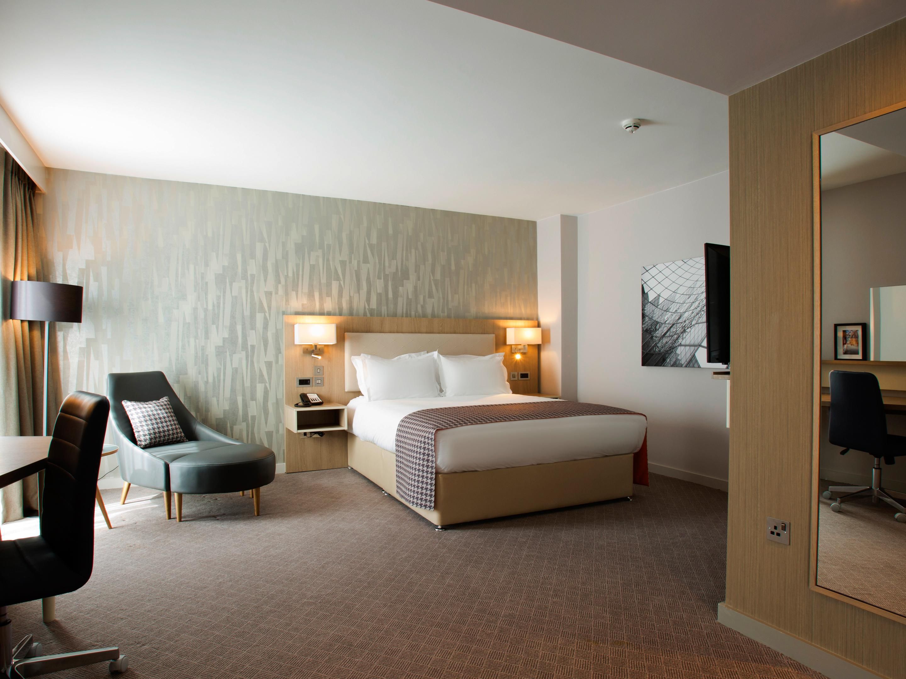 Situated in a prime location near all the major shopping areas in Manchester, you'll be able to complete all your shopping in one convenient trip. Afterward, enjoy a comfortable stay in one of our stylish bedrooms or upgrades to one of our luxury suites for that added comfort, followed by a delicious breakfast the next morning to start off your day
