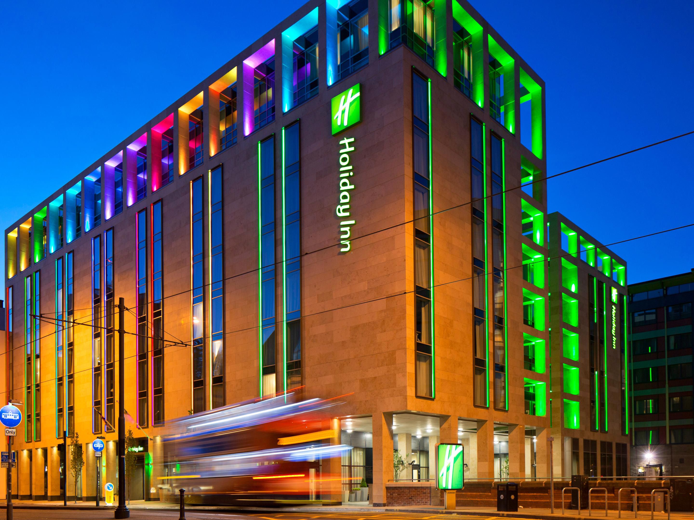 Holiday inn internet city. Отель Holiday Inn. Холидей ИНН сеть отелей. Гостиничная сеть Холидей ИНН. Холидей ИНН Москва Сокольники фасад.