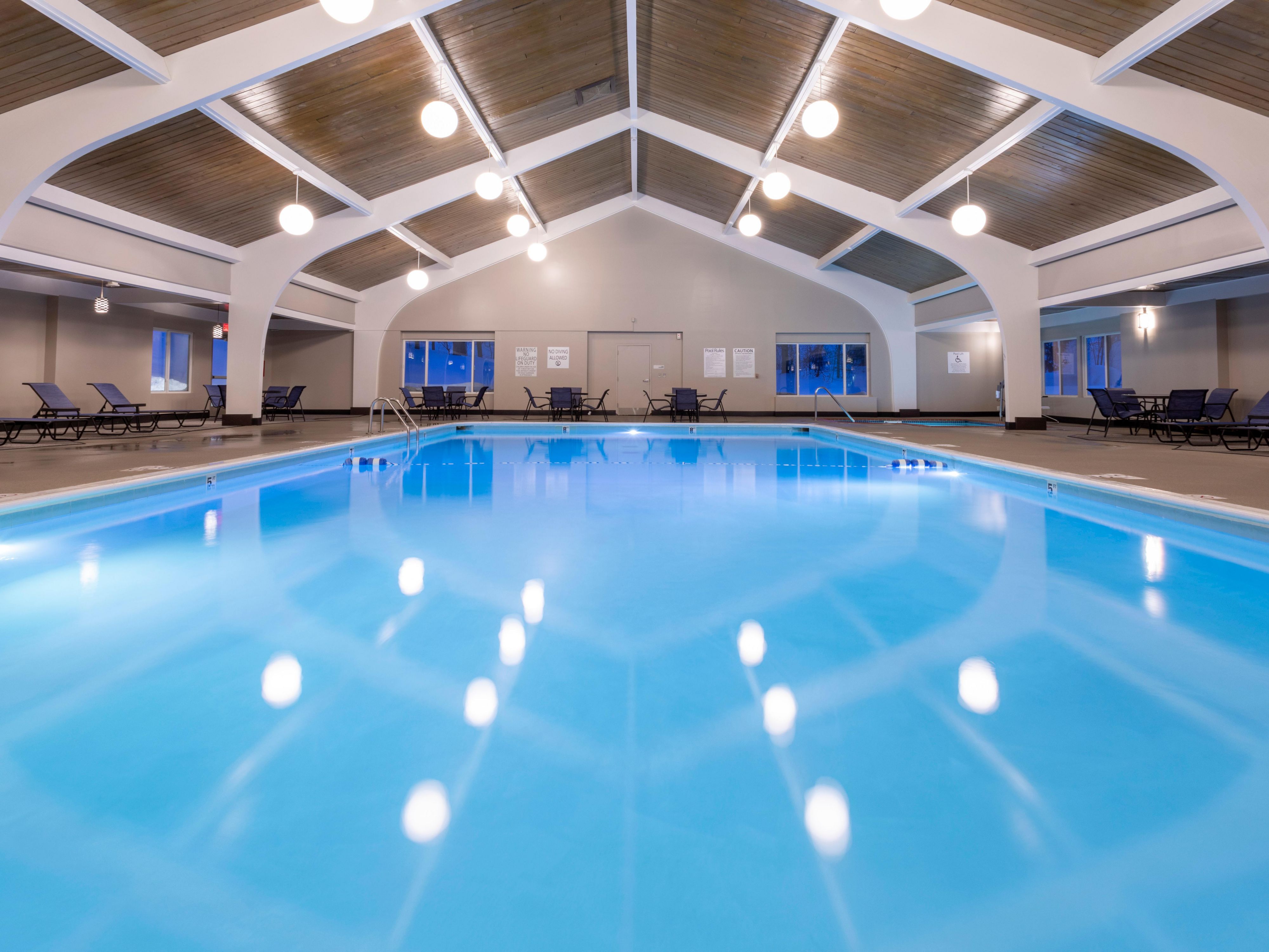 Enjoy a swim or leisurely splash in Marquette’s largest indoor pool, with depths up to eight feet, ideal for laps or a refreshing dip. Take a soothing soak in the hot tub and unwind in the sauna for wellness and relaxation.