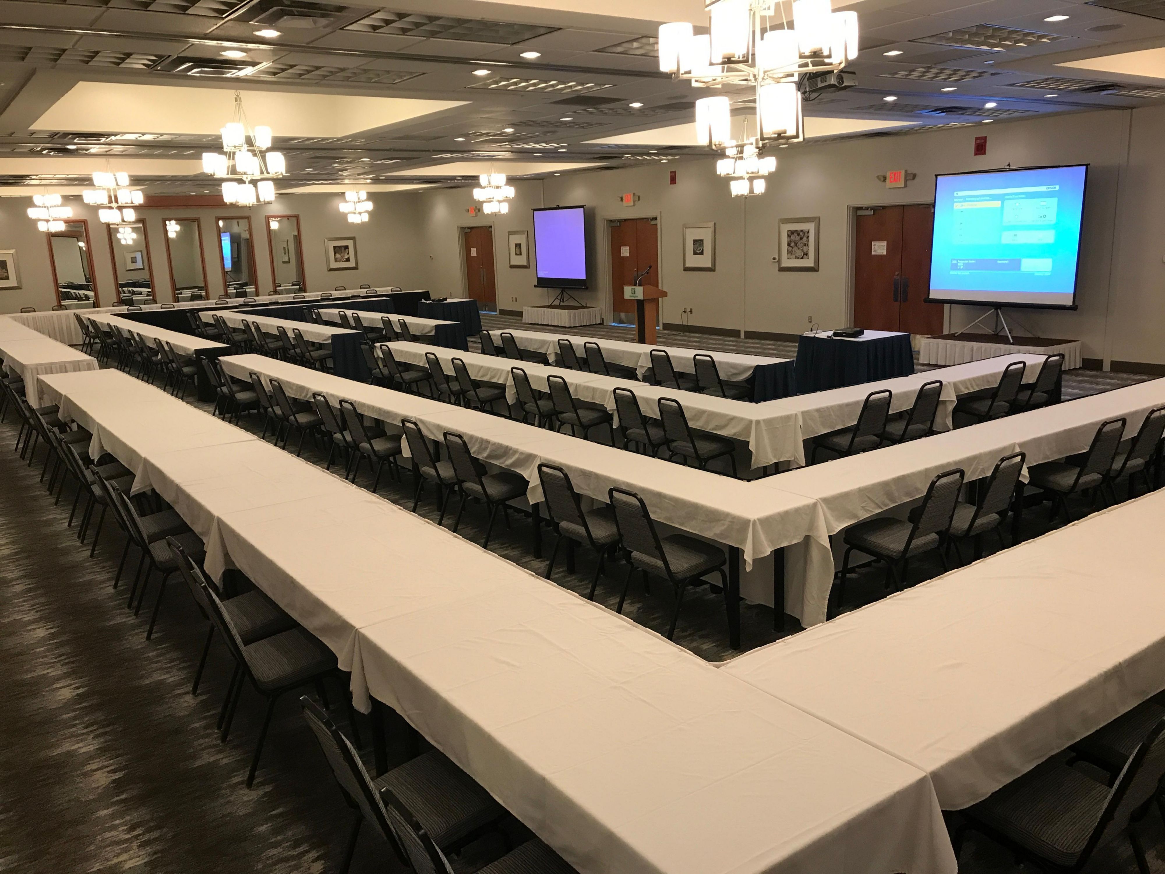 The Holiday Inn Martinsburg is a full-service, newly renovated facility equipped to host your business meeting; convention; wedding; baby shower or holiday event! 
Groups from 20 to 300. Easy access from I-81 - centrally located between Virginia and Maryland.