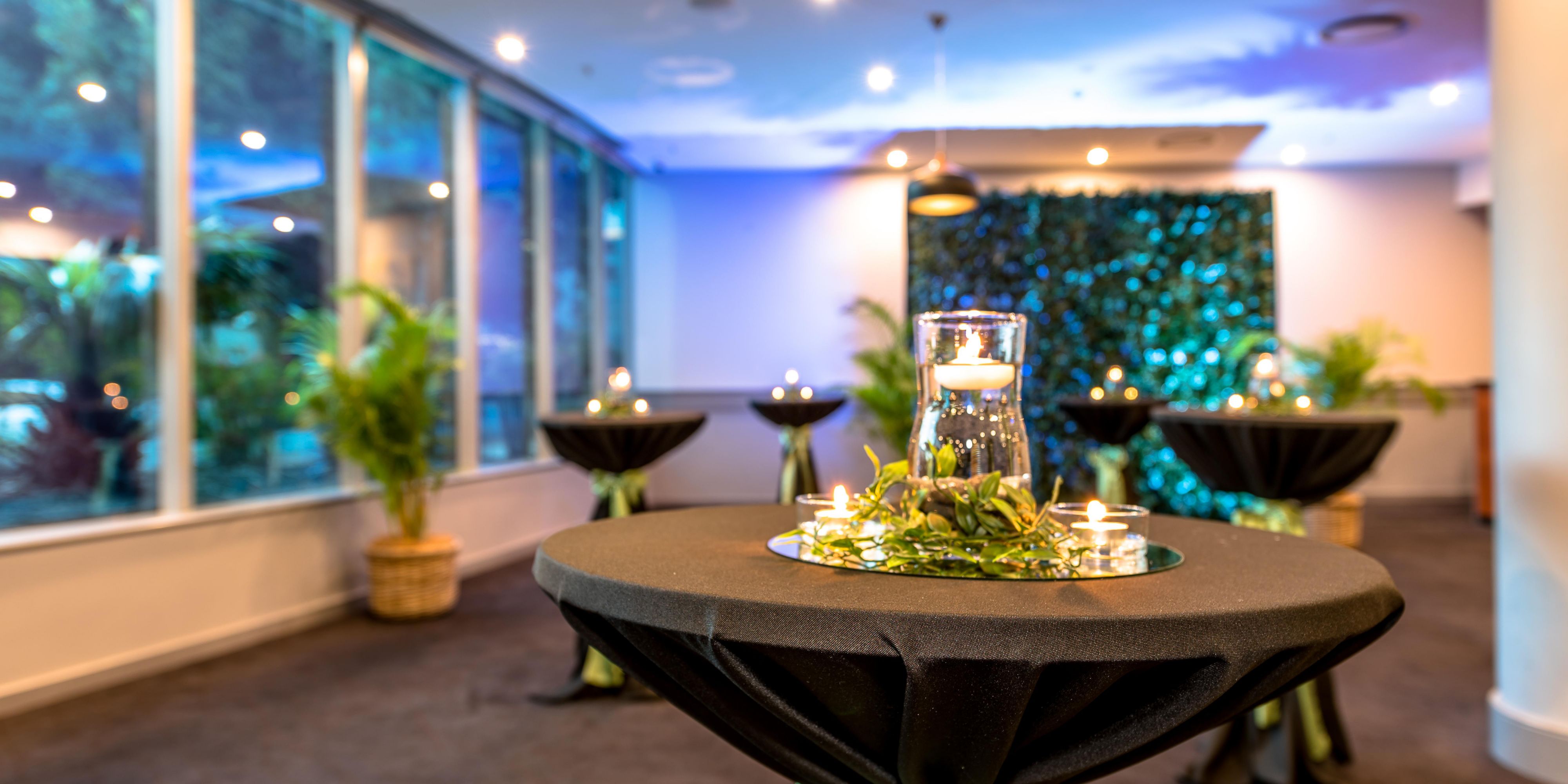 Hold your next meeting or event at Crowne Plaza  Sydney Airport and take advantage of our pillarless spaces and natural sunlight. With our location being 400 meters away from the train station, it makes getting to our hotel easy. We are the small meeting specialists and can play host to 6 to 90 people. 