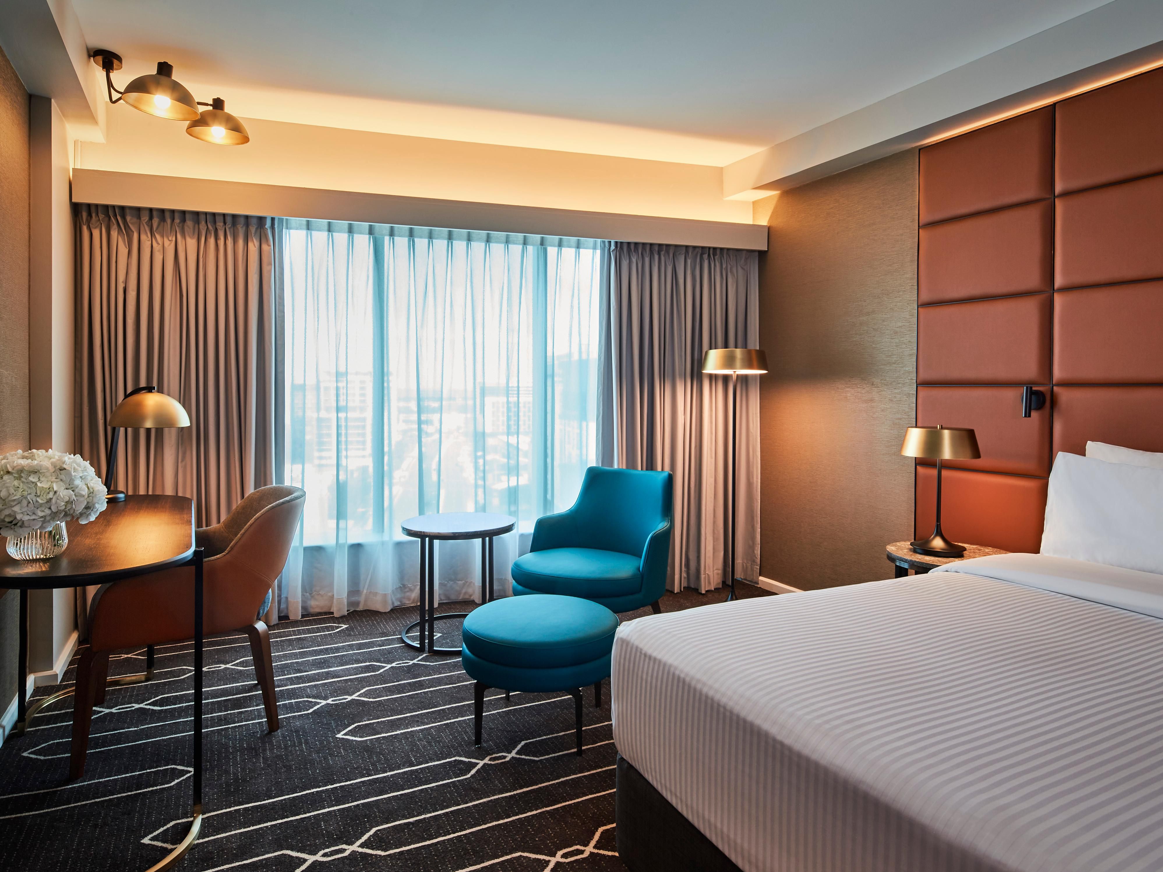 Discover our newly refurbished Superior King and Junior Suites at Holiday Inn Sydney Airport. Each of the rooms have been thoughtfully designed with the modern traveller in mind. Features include double glazed windows for the perfect sleep in and Soak amenities.