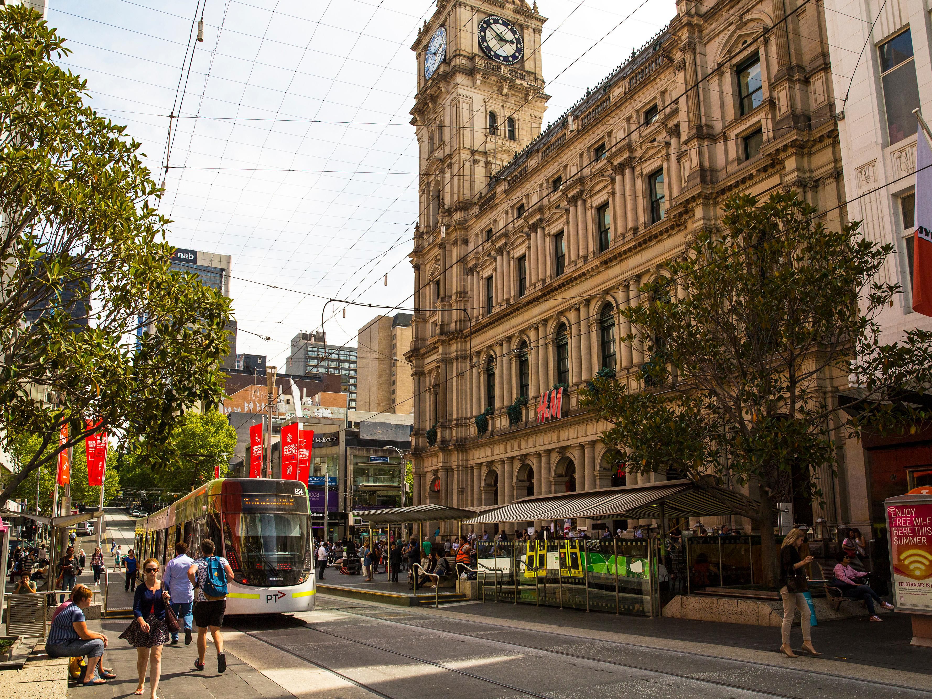Bourke Street Mall in Melbourne is a lively, family-friendly shopping destination. With vibrant street performers, popular stores, and delicious food options, there’s something for everyone. Kids will enjoy the lively atmosphere, while parents can shop and relax, making it a fun outing for the whole family!