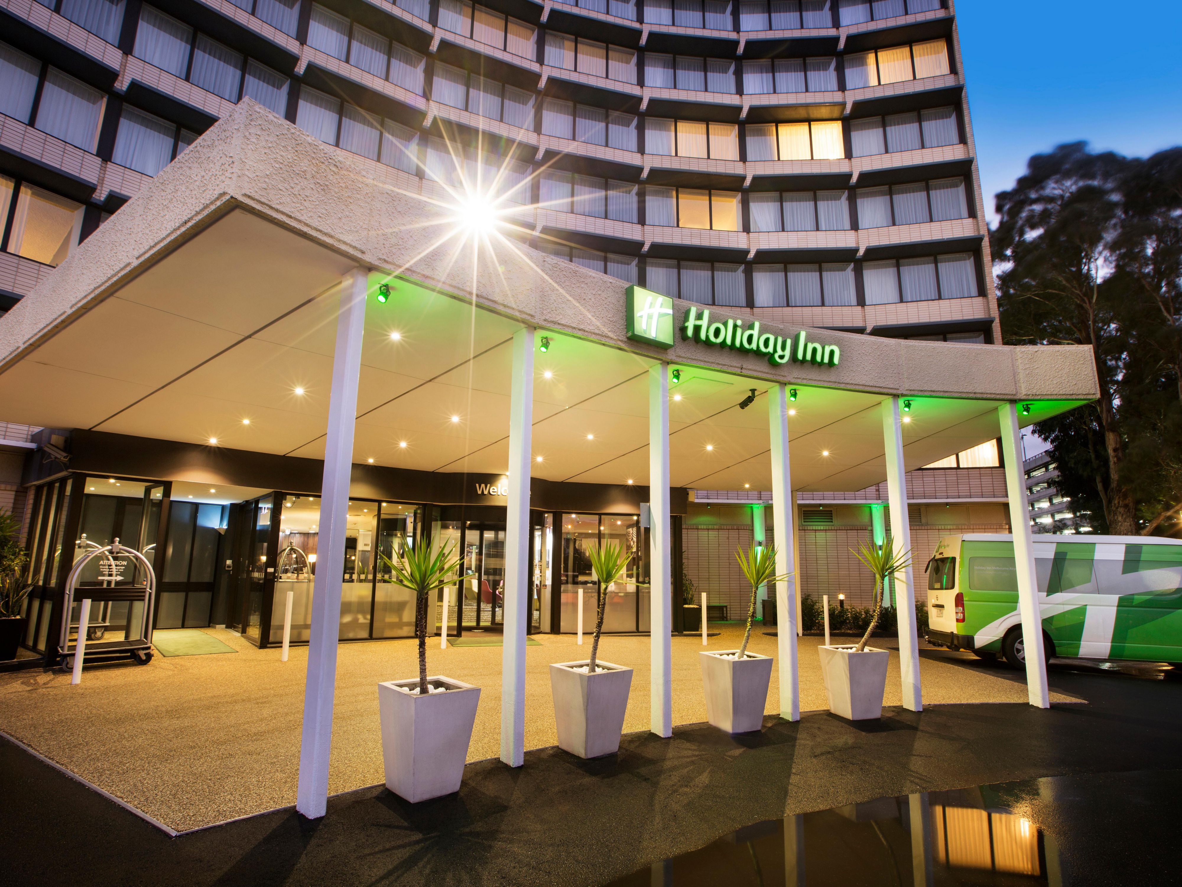 Battle less of the traffic and worry less about being on time to your flight when you stay the night at Holiday Inn Melbourne Airport. We are located across the road from Melbourne Airport (400m).