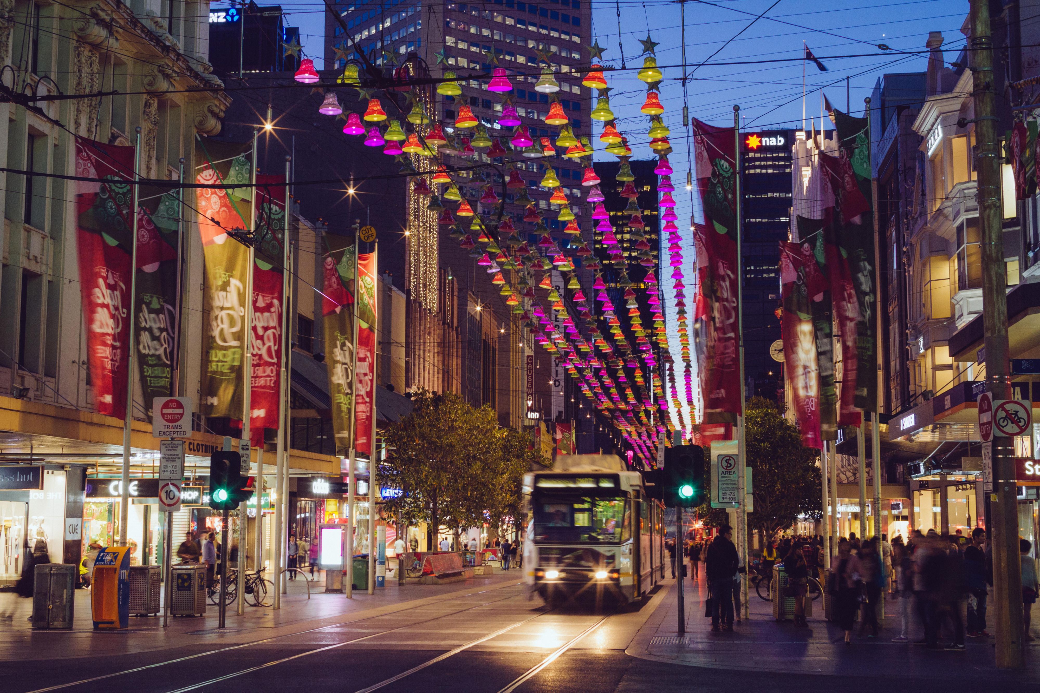 Known for its vibrant street art and graffiti, Flinders Lane is full of art, design, and creativity. Its charm comes from old shop houses that have been converted into boutiques, cafes, and galleries, which offer a blend of history and modernity. The hotel encourages guests to visit Flinders Lane and immerse themselves in Melbourne's art scene.