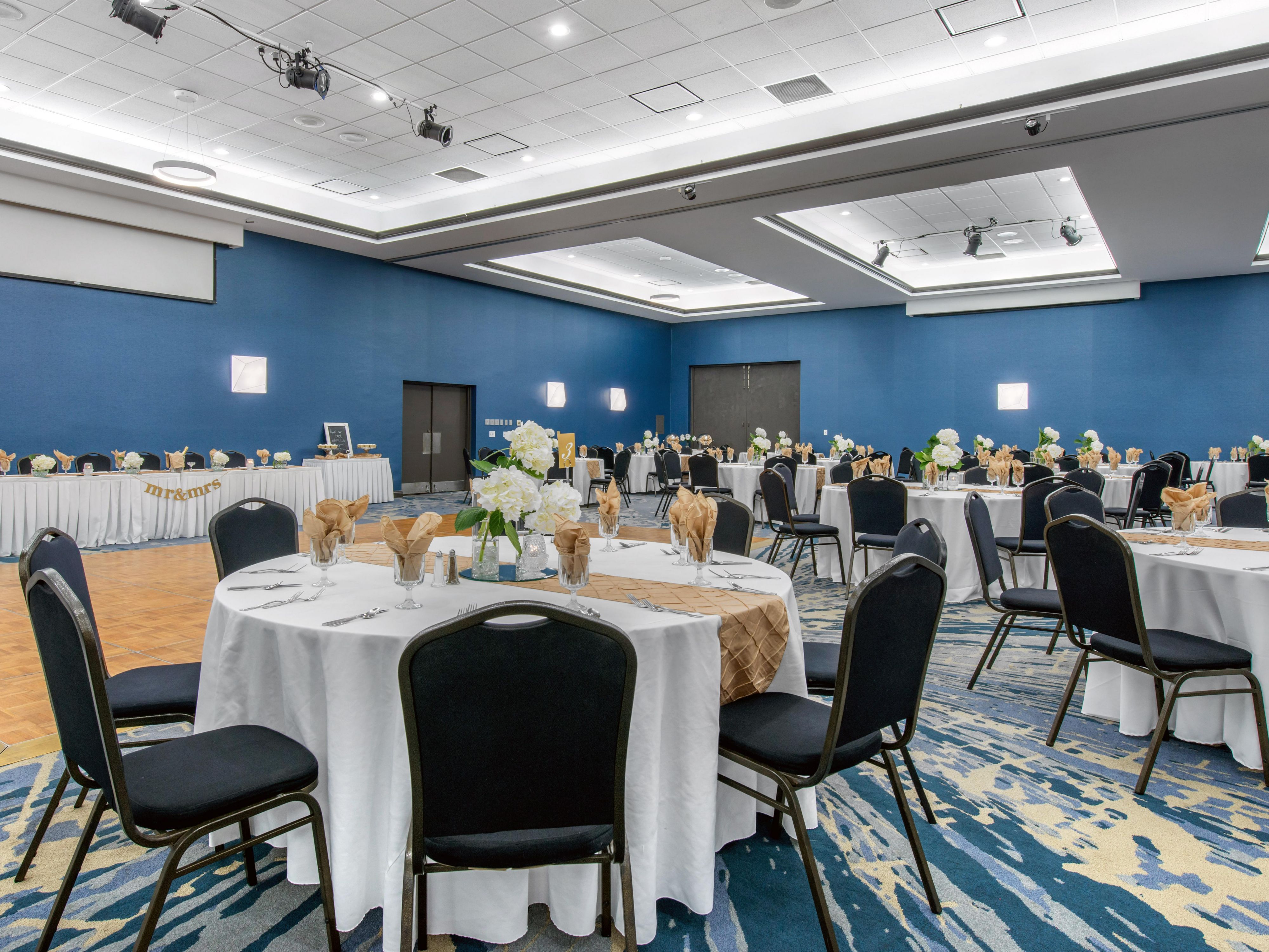 Whether you’re planning a business conference, reunion, or wedding celebration, we offer 7,800 square feet of meeting and event space. Our catering and banquet team will provide your group with all that you need to make your event successful.