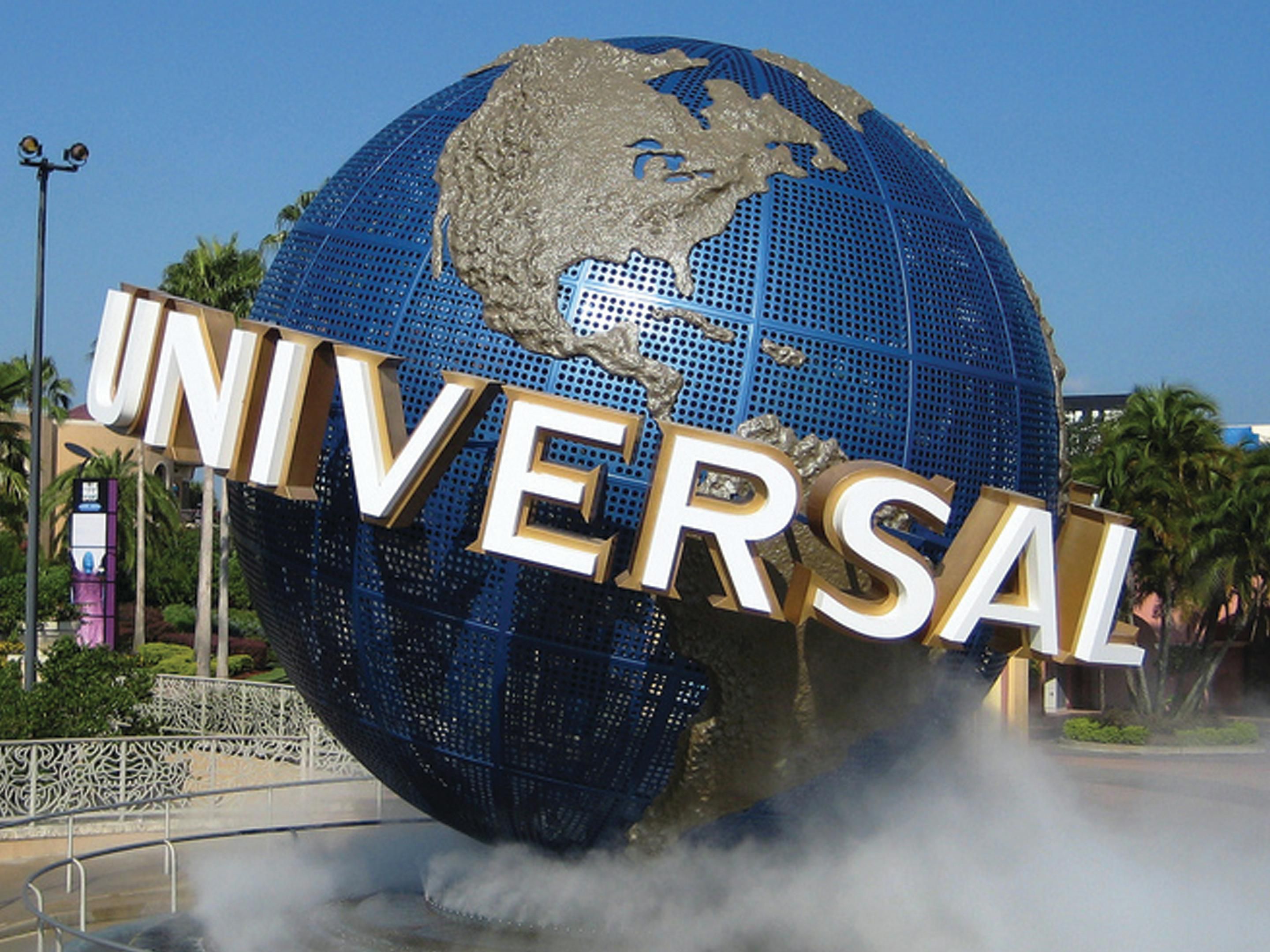 Located right off I-95, our Melbourne hotel is less than an hour’s drive from Orlando’s famous attractions and theme parks, including Universal Studios, Walt Disney World®, and SeaWorld®. We’re also near Melbourne beaches, the Space Coast, and the Port Canaveral Cruise Terminal.