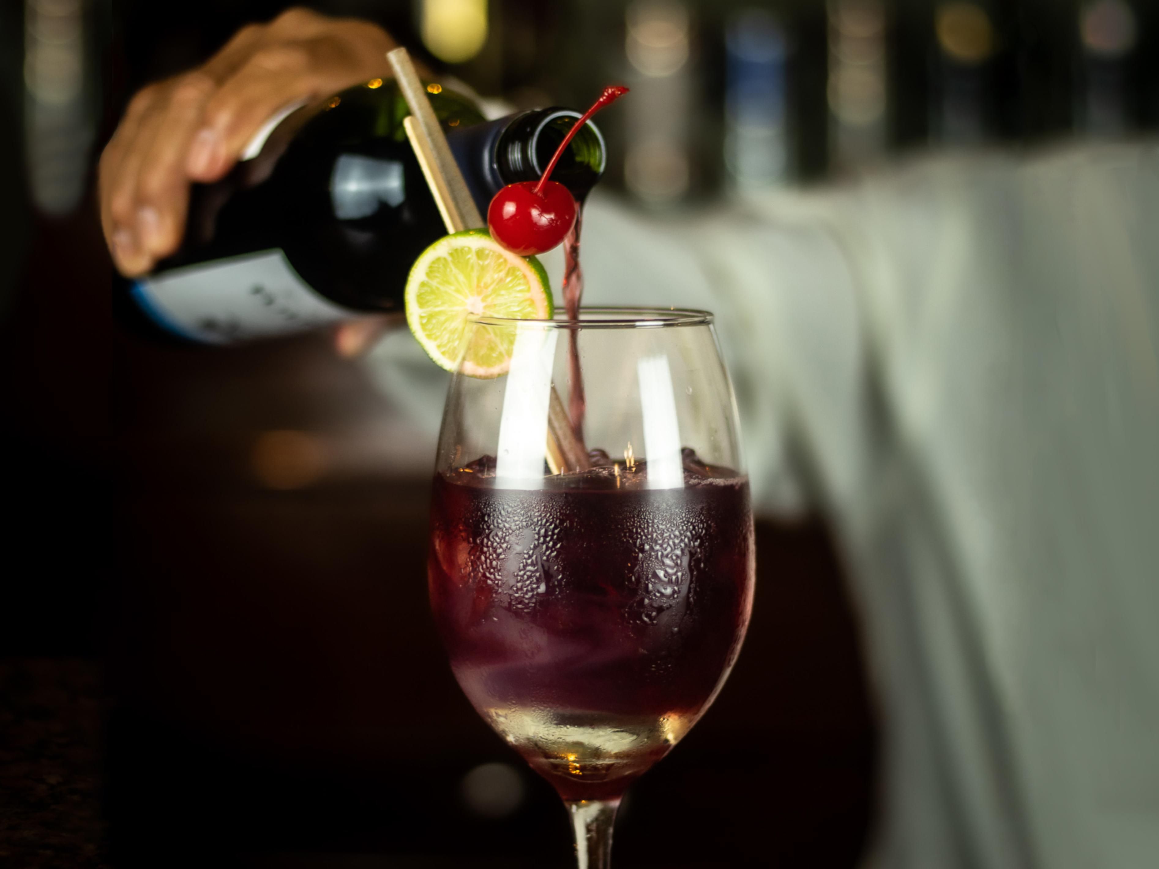 From May 12 to 18, we celebrate teachers at the La Arboleda Restaurant. During this week, all teachers will enjoy a complimentary cocktail at our buffet dinner. Don't miss the chance to try our cocktail of the month, the "Tropic Inn," and toast to the effort and dedication of those who educate. We look forward to seeing you!