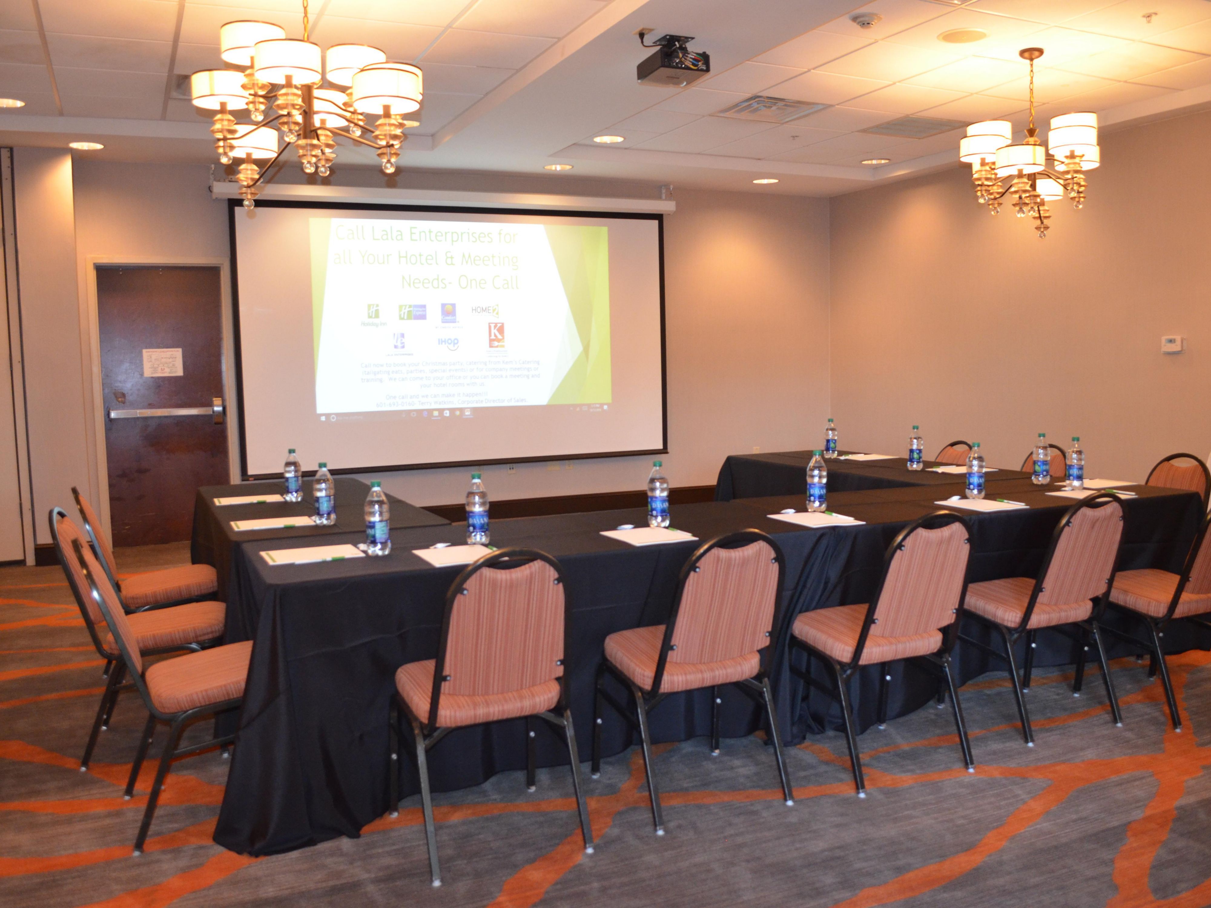 From business meetings, to weddings and family reunions, being together matters. With flexible meeting space, we make sure events of all sizes and types are a success. 
