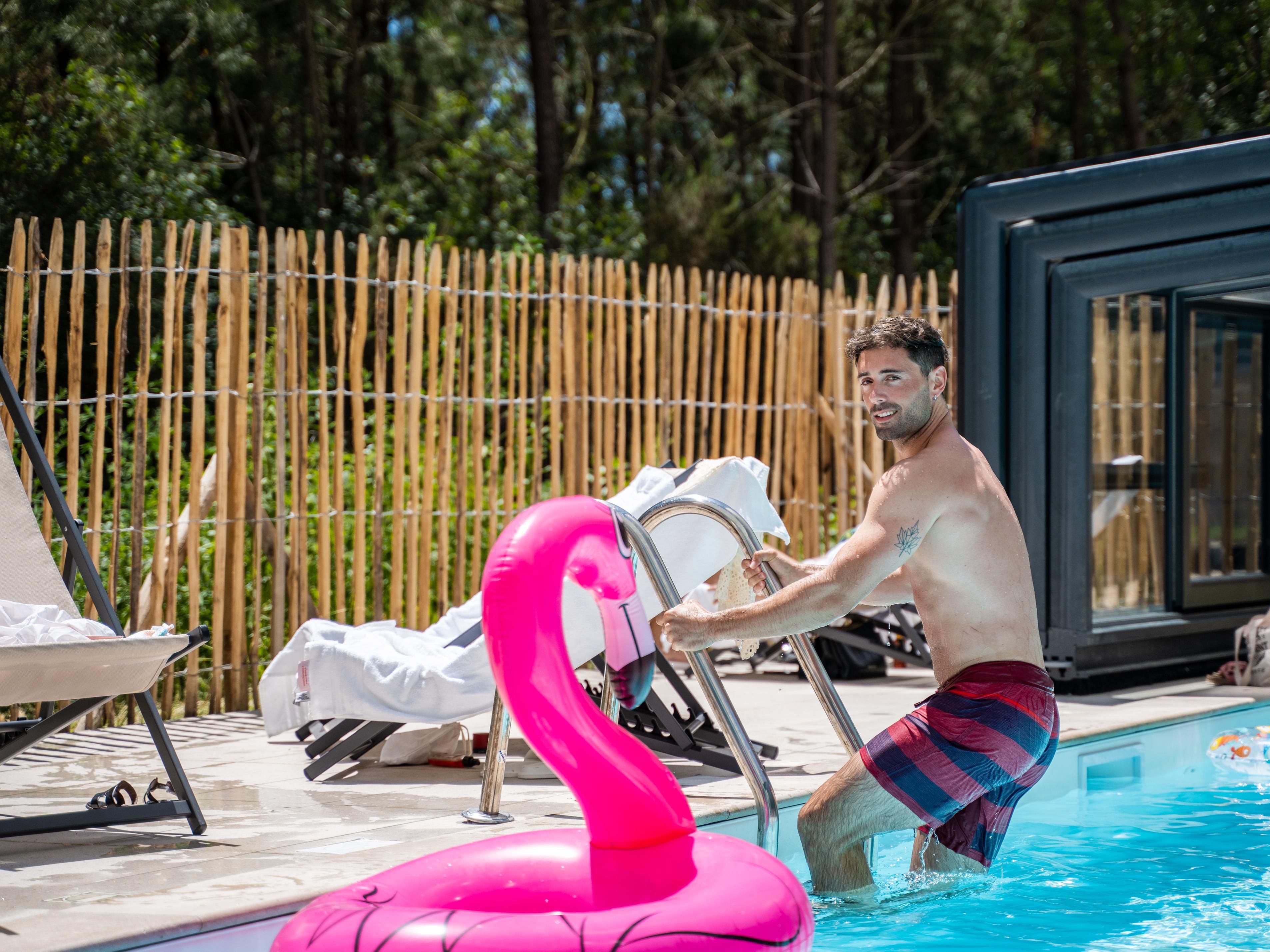 After a day of work or after a city tour, our pool on the edge of the forest would be the perfect place for a relaxing and refreshing break!