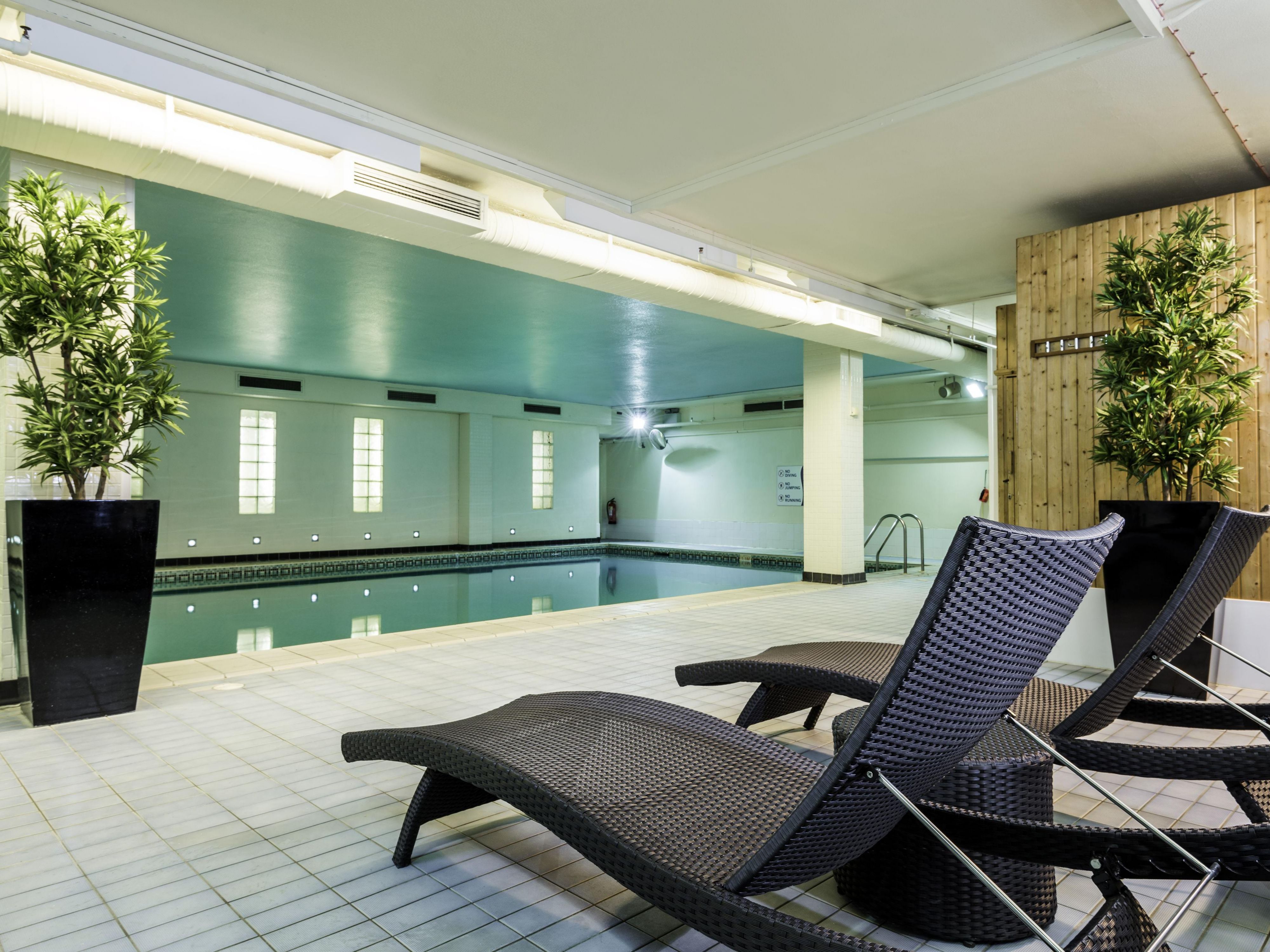 Relax and unwind at our health and fitness club, with fully equipped gymnasium, heated indoor swimming pool and steam room.  Complimentary access for all hotel guests. 