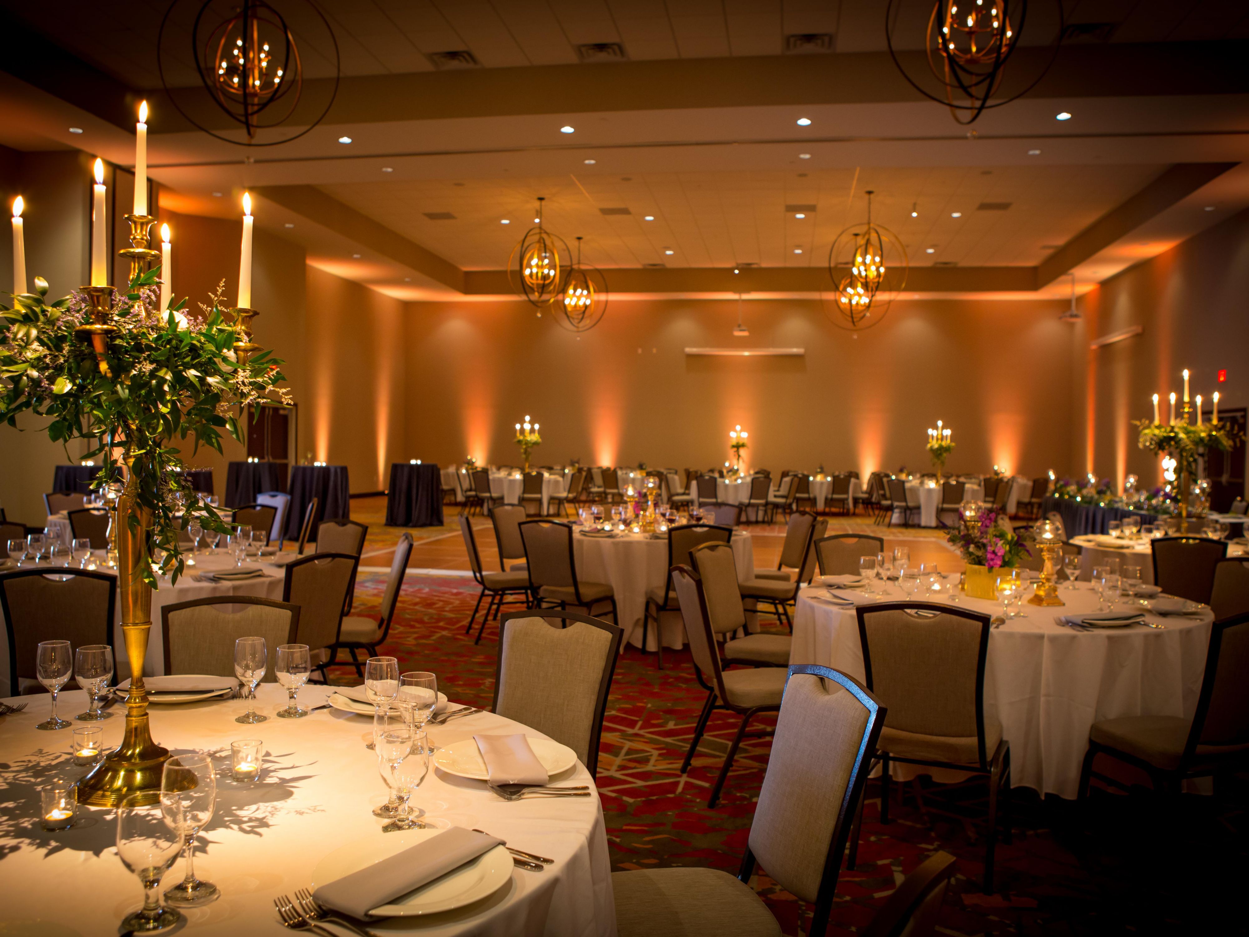The Holiday Inn Mishawaka is a corporate traveler’s dream! High rated beds, new sheets and a full-service restaurant in house! 
The St. Joseph Conference Center at the Holiday Inn offers meeting spaces that vary between small boardrooms to our Ballroom. Onsite catering is available for all events.
