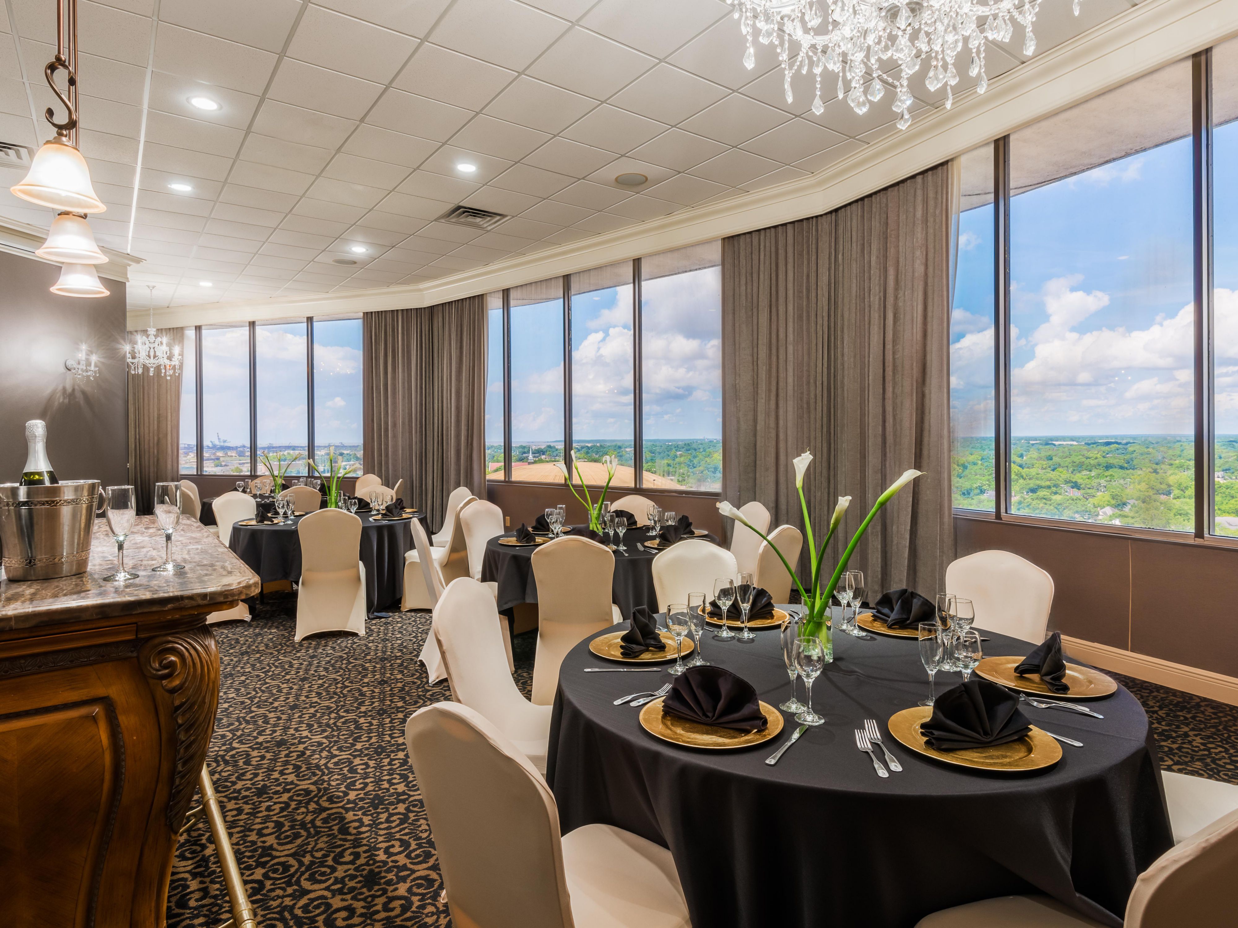 With 10,000 sq ft of versatile space, our venues is perfect for corporate meetings and social events up to 500 guests. We offer customizable packages for weddings, reunions, graduations, Quinceanera's, and more, plus, state-of-the-art AV equipment, Wi-Fi, and exquisite catering. From boardroom to ballroom, we have the perfect space for your event.