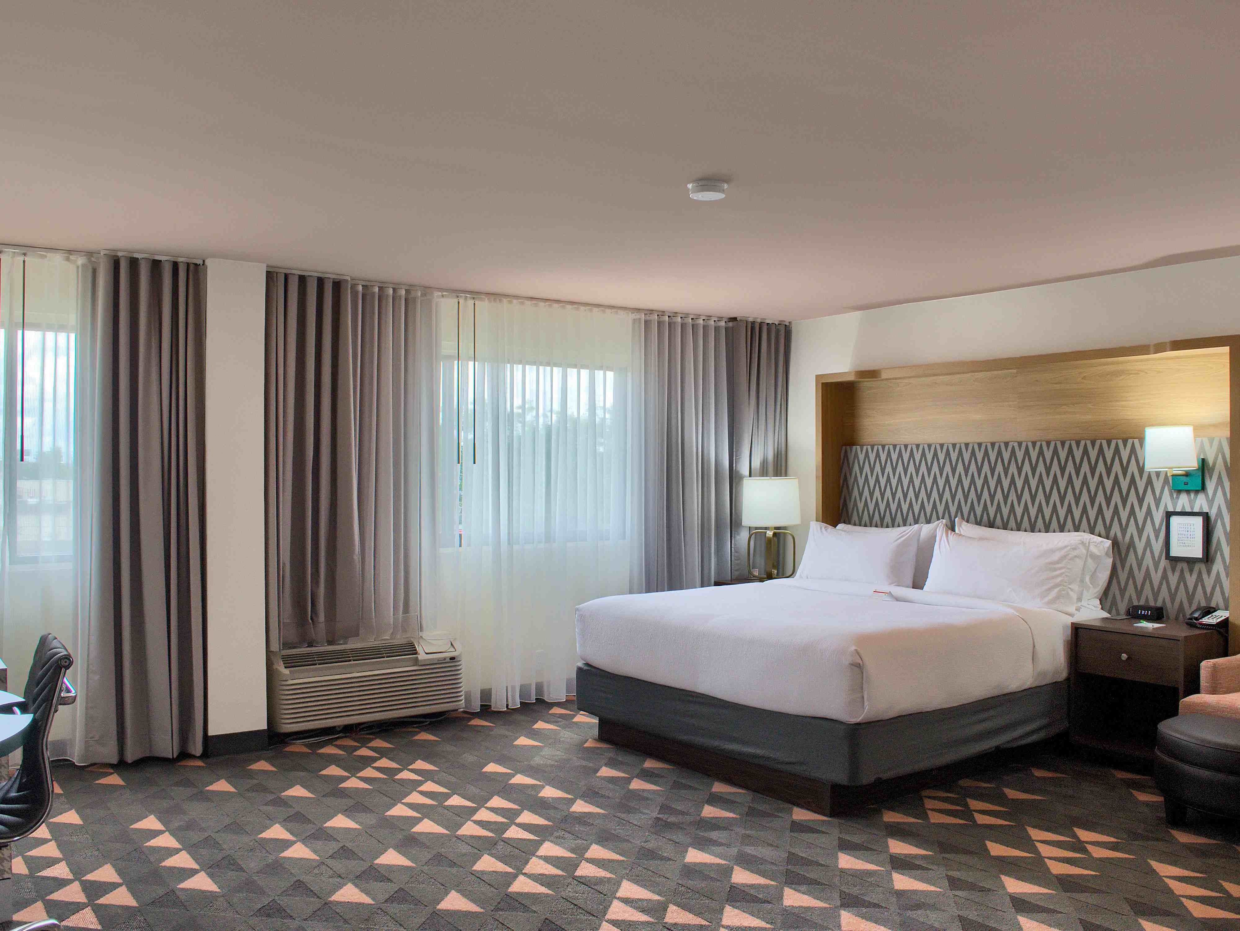 Holiday Inn Hotel Rooms
