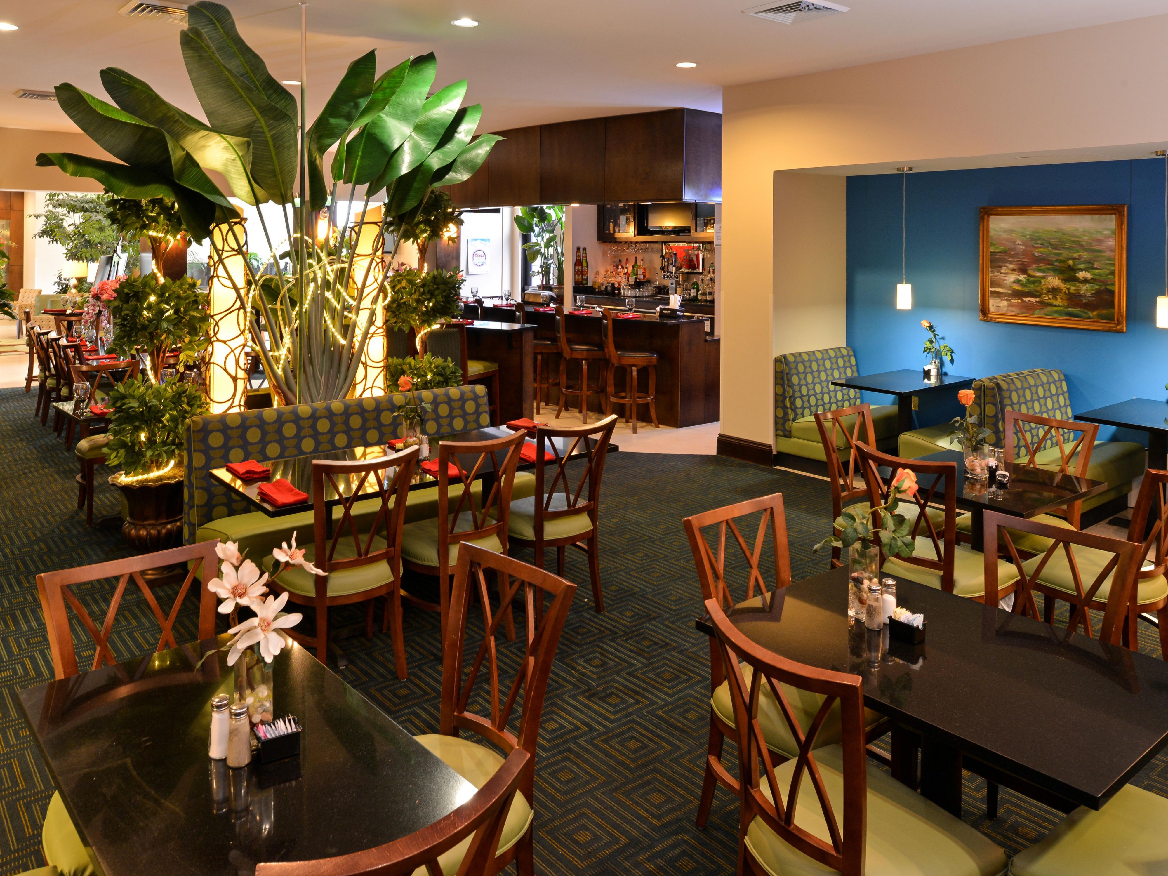 Our hotel lobby bar offers spirited drinks, beer, and wine. Stop in and enjoy our variety of flavored chicken wings, a juicy hamburger, shrimp quesadillas, a grilled chicken Ceasar salad and much more! We have a great menu to choose from.